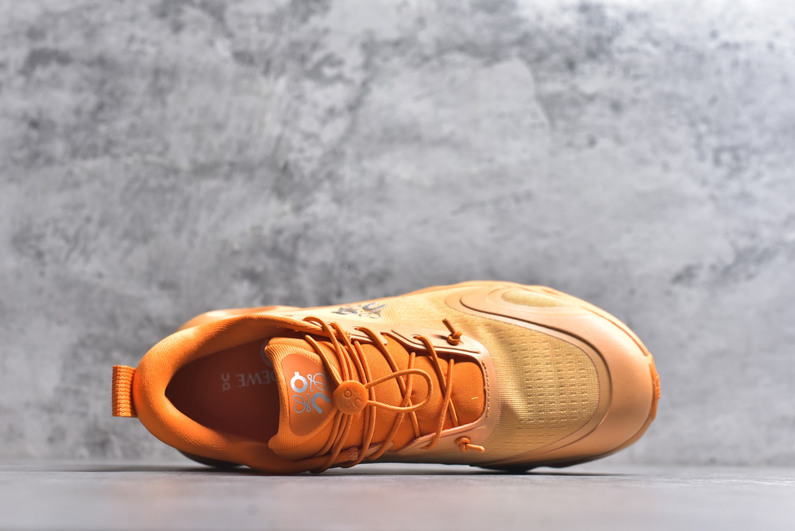 图片[4]-#LOEWE罗意威 x ON昂跑 联名款 Cloudsolo系列 •原鞋一致橡胶底 原版高弹MD 加爆米花料 •正确后跟小蛮腰 •Logo立体有光泽度 •正确鞋头饱满立体 •鞋舌TPU立体高频 •正确鞋面网布多层厚实材料 •后跟织带高频立体 织带上浆加硬 •正确鞋带头滴胶柔软 •正确鞋垫前薄后厚有弹性（欧奈斯材料，非普通海玻璃） 尺码：36 36.5 37 37.5 38 38.5 39 40 40.5 41 42 42.5 43 44 44.5 45 46（真半码）-选品中心