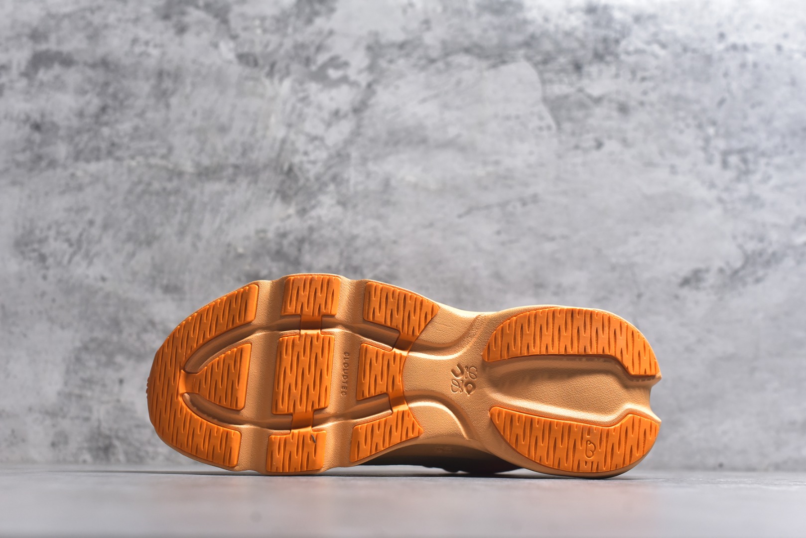 图片[6]-#LOEWE罗意威 x ON昂跑 联名款 Cloudsolo系列 •原鞋一致橡胶底 原版高弹MD 加爆米花料 •正确后跟小蛮腰 •Logo立体有光泽度 •正确鞋头饱满立体 •鞋舌TPU立体高频 •正确鞋面网布多层厚实材料 •后跟织带高频立体 织带上浆加硬 •正确鞋带头滴胶柔软 •正确鞋垫前薄后厚有弹性（欧奈斯材料，非普通海玻璃） 尺码：36 36.5 37 37.5 38 38.5 39 40 40.5 41 42 42.5 43 44 44.5 45 46（真半码）-选品中心