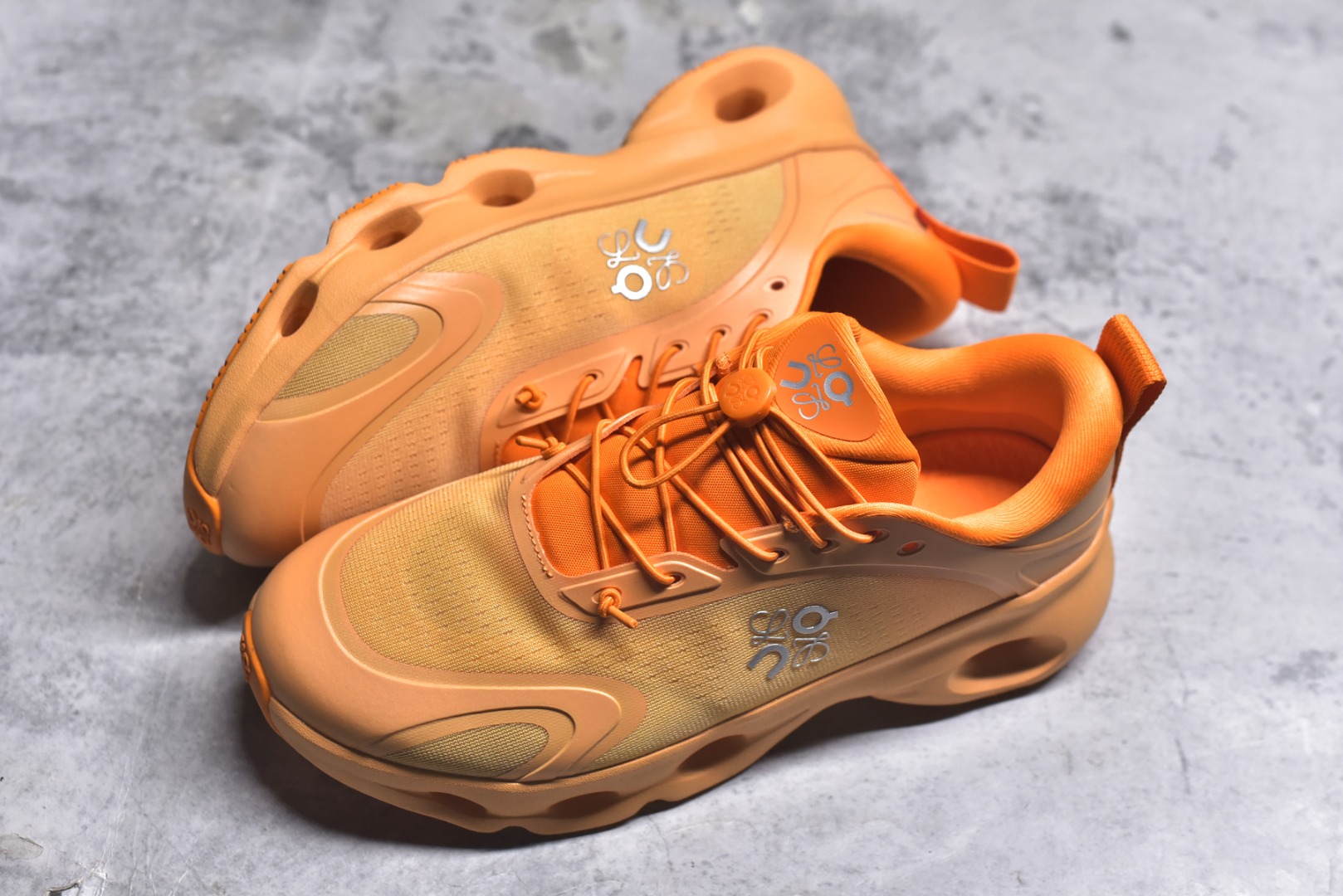 图片[7]-#LOEWE罗意威 x ON昂跑 联名款 Cloudsolo系列 •原鞋一致橡胶底 原版高弹MD 加爆米花料 •正确后跟小蛮腰 •Logo立体有光泽度 •正确鞋头饱满立体 •鞋舌TPU立体高频 •正确鞋面网布多层厚实材料 •后跟织带高频立体 织带上浆加硬 •正确鞋带头滴胶柔软 •正确鞋垫前薄后厚有弹性（欧奈斯材料，非普通海玻璃） 尺码：36 36.5 37 37.5 38 38.5 39 40 40.5 41 42 42.5 43 44 44.5 45 46（真半码）-选品中心