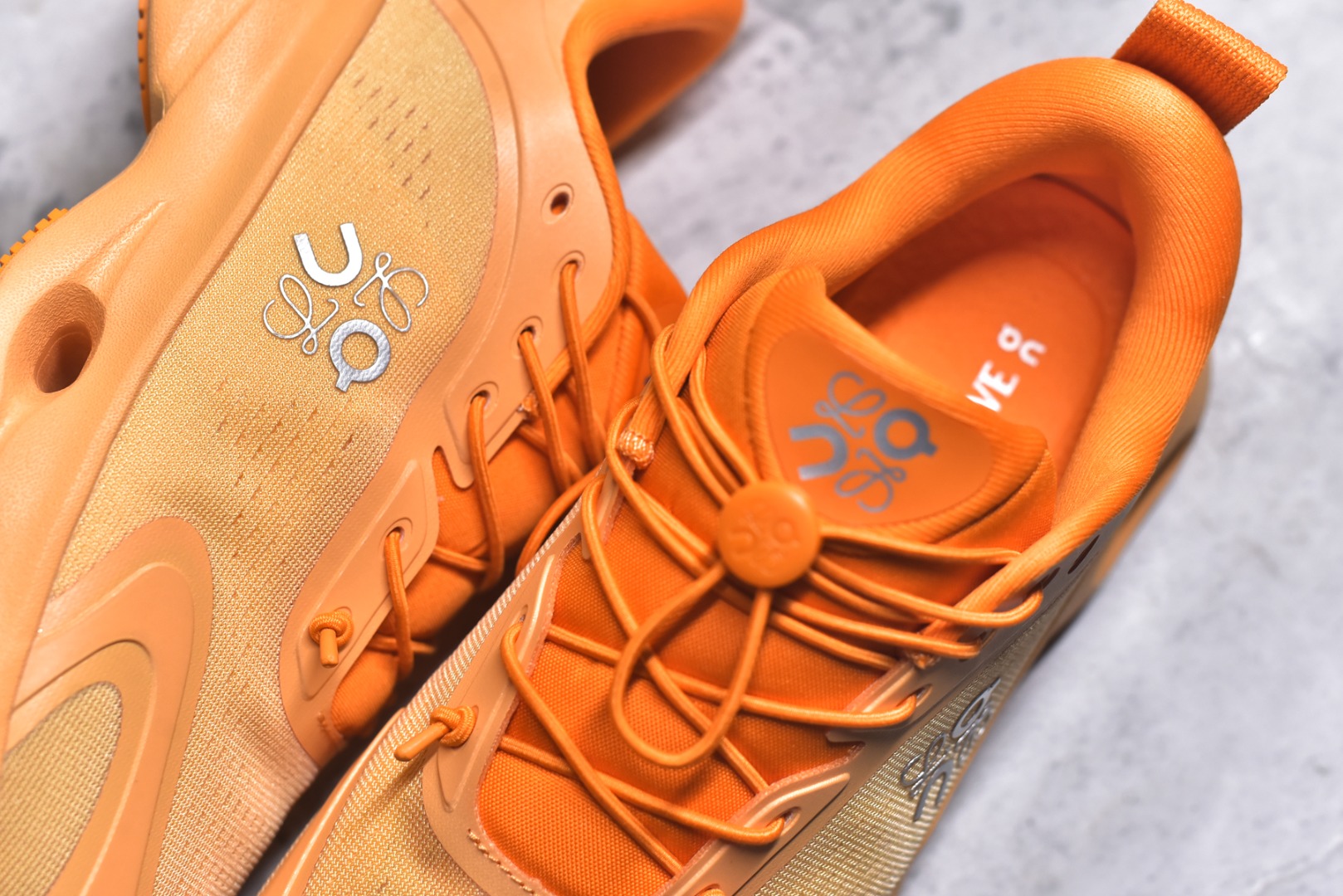 图片[9]-#LOEWE罗意威 x ON昂跑 联名款 Cloudsolo系列 •原鞋一致橡胶底 原版高弹MD 加爆米花料 •正确后跟小蛮腰 •Logo立体有光泽度 •正确鞋头饱满立体 •鞋舌TPU立体高频 •正确鞋面网布多层厚实材料 •后跟织带高频立体 织带上浆加硬 •正确鞋带头滴胶柔软 •正确鞋垫前薄后厚有弹性（欧奈斯材料，非普通海玻璃） 尺码：36 36.5 37 37.5 38 38.5 39 40 40.5 41 42 42.5 43 44 44.5 45 46（真半码）-选品中心