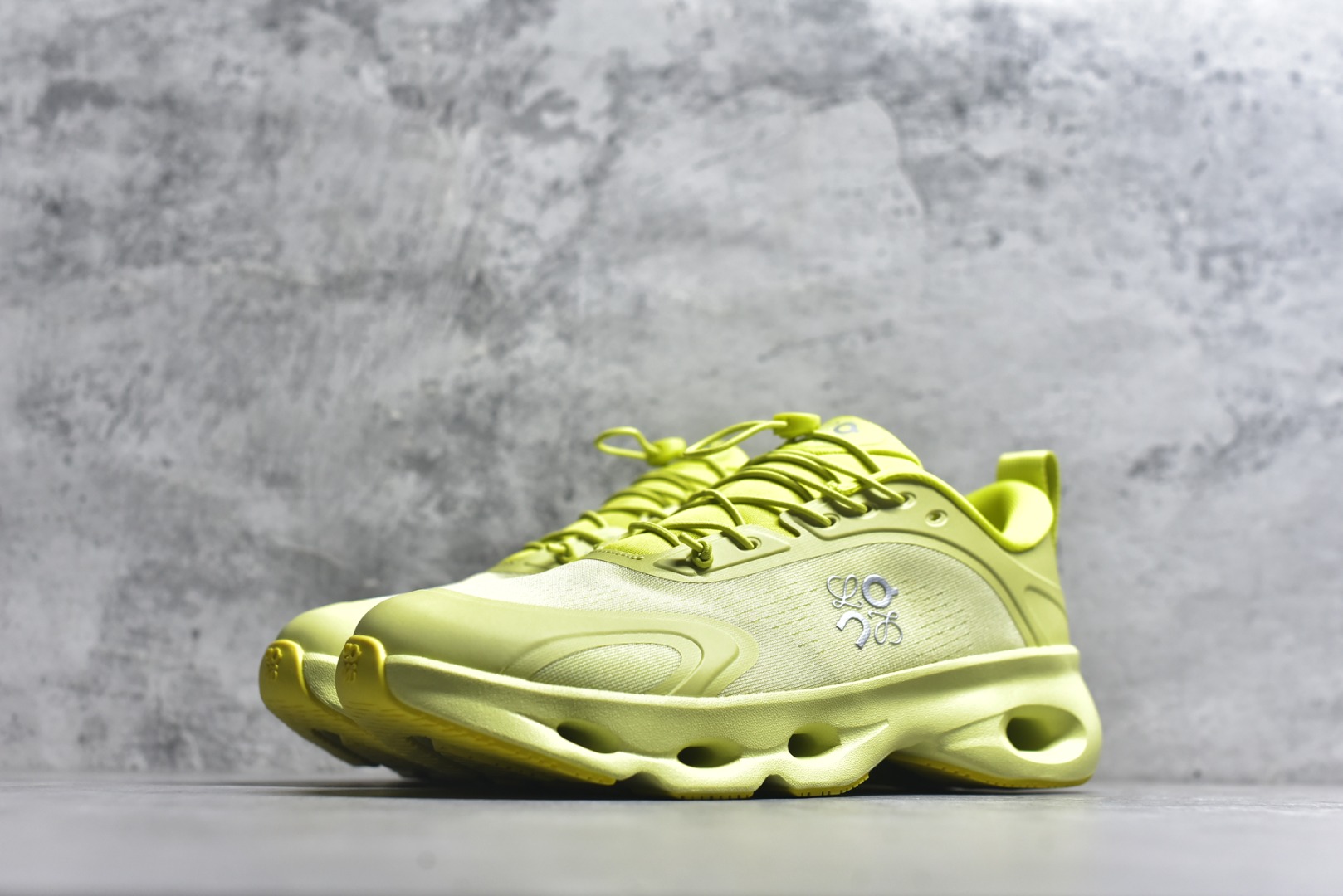 图片[2]-#LOEWE罗意威 x ON昂跑 联名款 Cloudsolo系列 •原鞋一致橡胶底 原版高弹MD 加爆米花料 •正确后跟小蛮腰 •Logo立体有光泽度 •正确鞋头饱满立体 •鞋舌TPU立体高频 •正确鞋面网布多层厚实材料 •后跟织带高频立体 织带上浆加硬 •正确鞋带头滴胶柔软 •正确鞋垫前薄后厚有弹性（欧奈斯材料，非普通海玻璃） 尺码：36 36.5 37 37.5 38 38.5 39 40 40.5 41 42 42.5 43 44 44.5 45 46（真半码）-选品中心