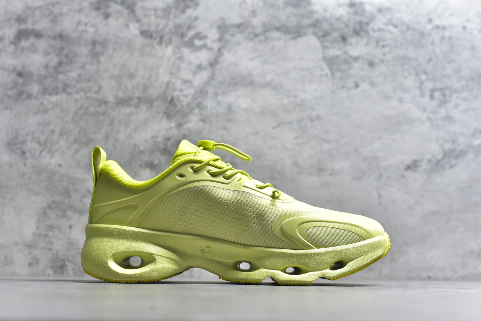 图片[3]-#LOEWE罗意威 x ON昂跑 联名款 Cloudsolo系列 •原鞋一致橡胶底 原版高弹MD 加爆米花料 •正确后跟小蛮腰 •Logo立体有光泽度 •正确鞋头饱满立体 •鞋舌TPU立体高频 •正确鞋面网布多层厚实材料 •后跟织带高频立体 织带上浆加硬 •正确鞋带头滴胶柔软 •正确鞋垫前薄后厚有弹性（欧奈斯材料，非普通海玻璃） 尺码：36 36.5 37 37.5 38 38.5 39 40 40.5 41 42 42.5 43 44 44.5 45 46（真半码）-选品中心