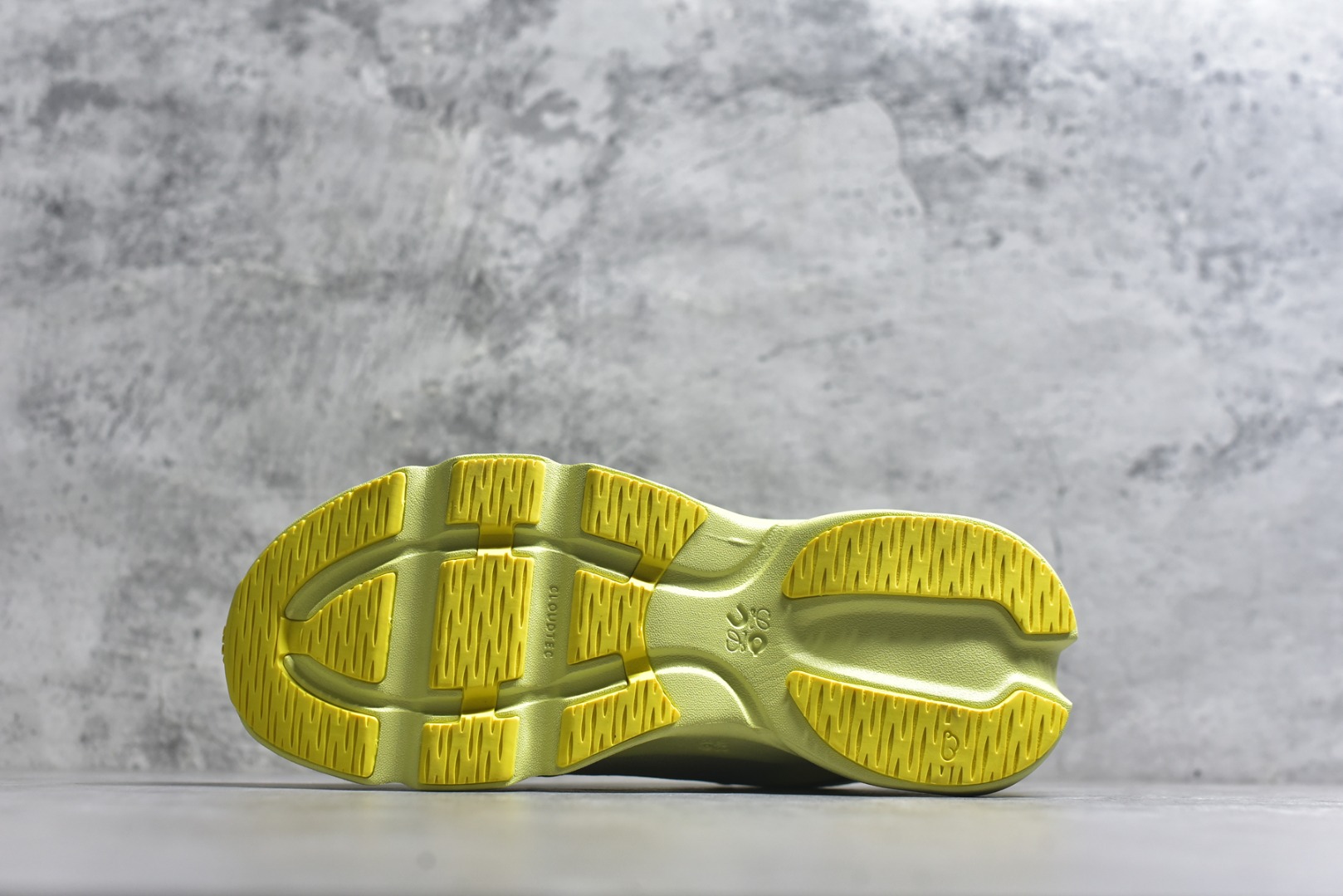 图片[6]-#LOEWE罗意威 x ON昂跑 联名款 Cloudsolo系列 •原鞋一致橡胶底 原版高弹MD 加爆米花料 •正确后跟小蛮腰 •Logo立体有光泽度 •正确鞋头饱满立体 •鞋舌TPU立体高频 •正确鞋面网布多层厚实材料 •后跟织带高频立体 织带上浆加硬 •正确鞋带头滴胶柔软 •正确鞋垫前薄后厚有弹性（欧奈斯材料，非普通海玻璃） 尺码：36 36.5 37 37.5 38 38.5 39 40 40.5 41 42 42.5 43 44 44.5 45 46（真半码）-选品中心