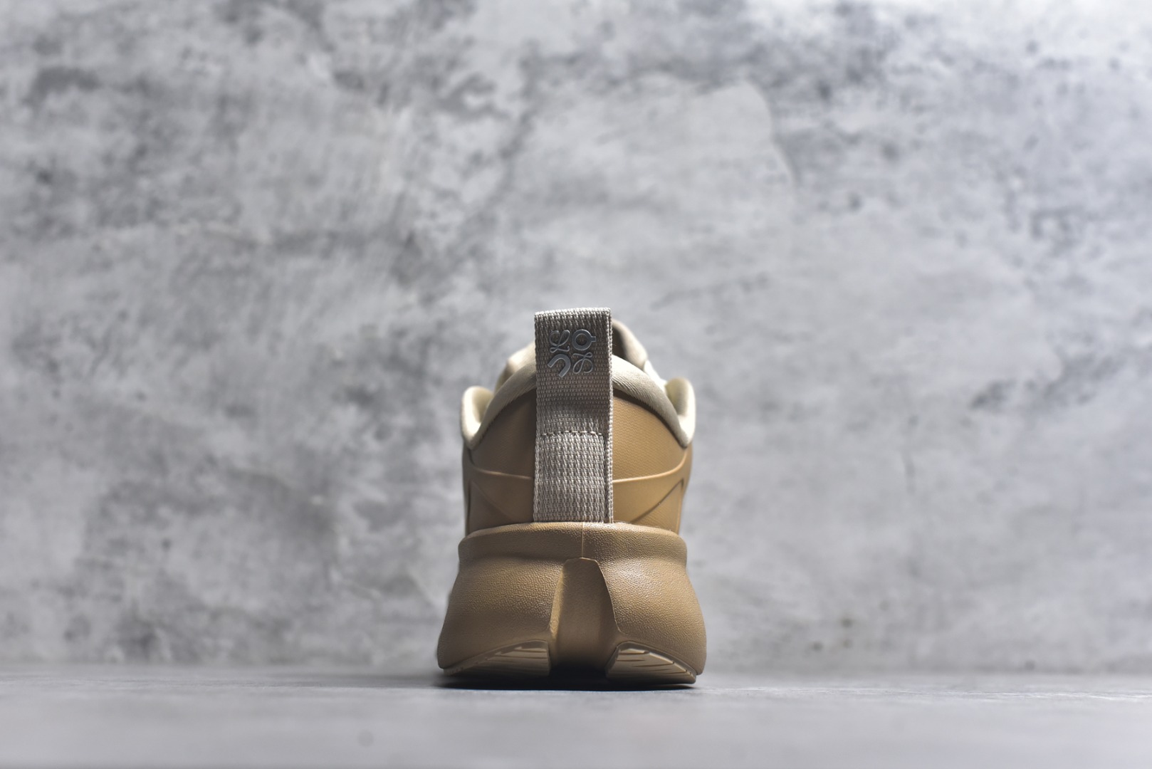 图片[5]-#LOEWE罗意威 x ON昂跑 联名款 Cloudsolo系列 •原鞋一致橡胶底 原版高弹MD 加爆米花料 •正确后跟小蛮腰 •Logo立体有光泽度 •正确鞋头饱满立体 •鞋舌TPU立体高频 •正确鞋面网布多层厚实材料 •后跟织带高频立体 织带上浆加硬 •正确鞋带头滴胶柔软 •正确鞋垫前薄后厚有弹性（欧奈斯材料，非普通海玻璃） 尺码：36 36.5 37 37.5 38 38.5 39 40 40.5 41 42 42.5 43 44 44.5 45 46（真半码）-选品中心