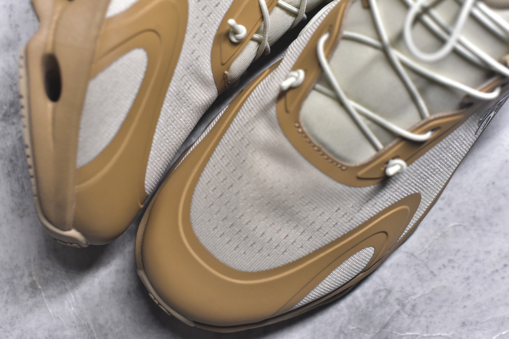 图片[8]-#LOEWE罗意威 x ON昂跑 联名款 Cloudsolo系列 •原鞋一致橡胶底 原版高弹MD 加爆米花料 •正确后跟小蛮腰 •Logo立体有光泽度 •正确鞋头饱满立体 •鞋舌TPU立体高频 •正确鞋面网布多层厚实材料 •后跟织带高频立体 织带上浆加硬 •正确鞋带头滴胶柔软 •正确鞋垫前薄后厚有弹性（欧奈斯材料，非普通海玻璃） 尺码：36 36.5 37 37.5 38 38.5 39 40 40.5 41 42 42.5 43 44 44.5 45 46（真半码）-选品中心