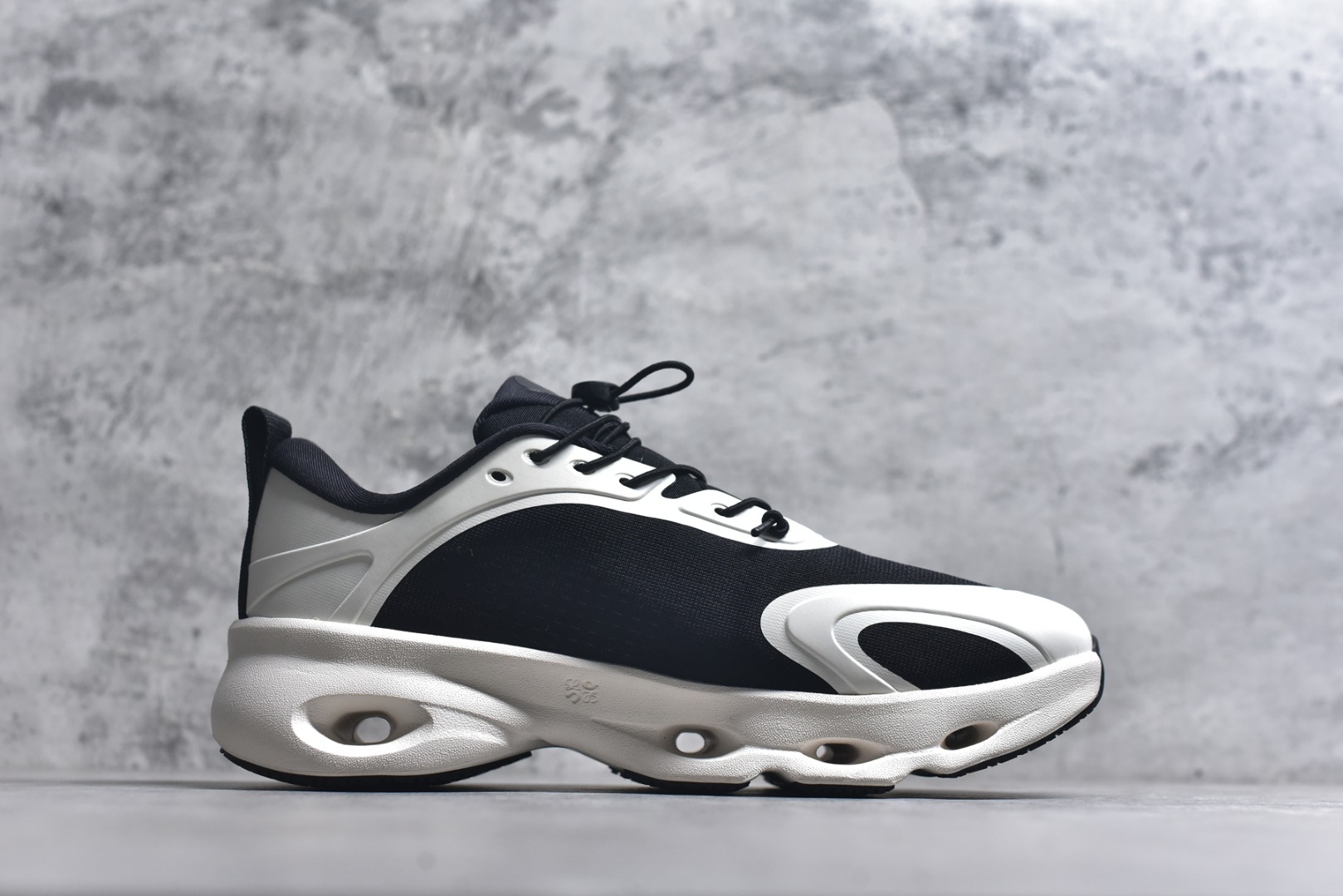 图片[3]-#LOEWE罗意威 x ON昂跑 联名款 Cloudsolo系列 •原鞋一致橡胶底 原版高弹MD 加爆米花料 •正确后跟小蛮腰 •Logo立体有光泽度 •正确鞋头饱满立体 •鞋舌TPU立体高频 •正确鞋面网布多层厚实材料 •后跟织带高频立体 织带上浆加硬 •正确鞋带头滴胶柔软 •正确鞋垫前薄后厚有弹性（欧奈斯材料，非普通海玻璃） 尺码：36 36.5 37 37.5 38 38.5 39 40 40.5 41 42 42.5 43 44 44.5 45 46（真半码）-选品中心