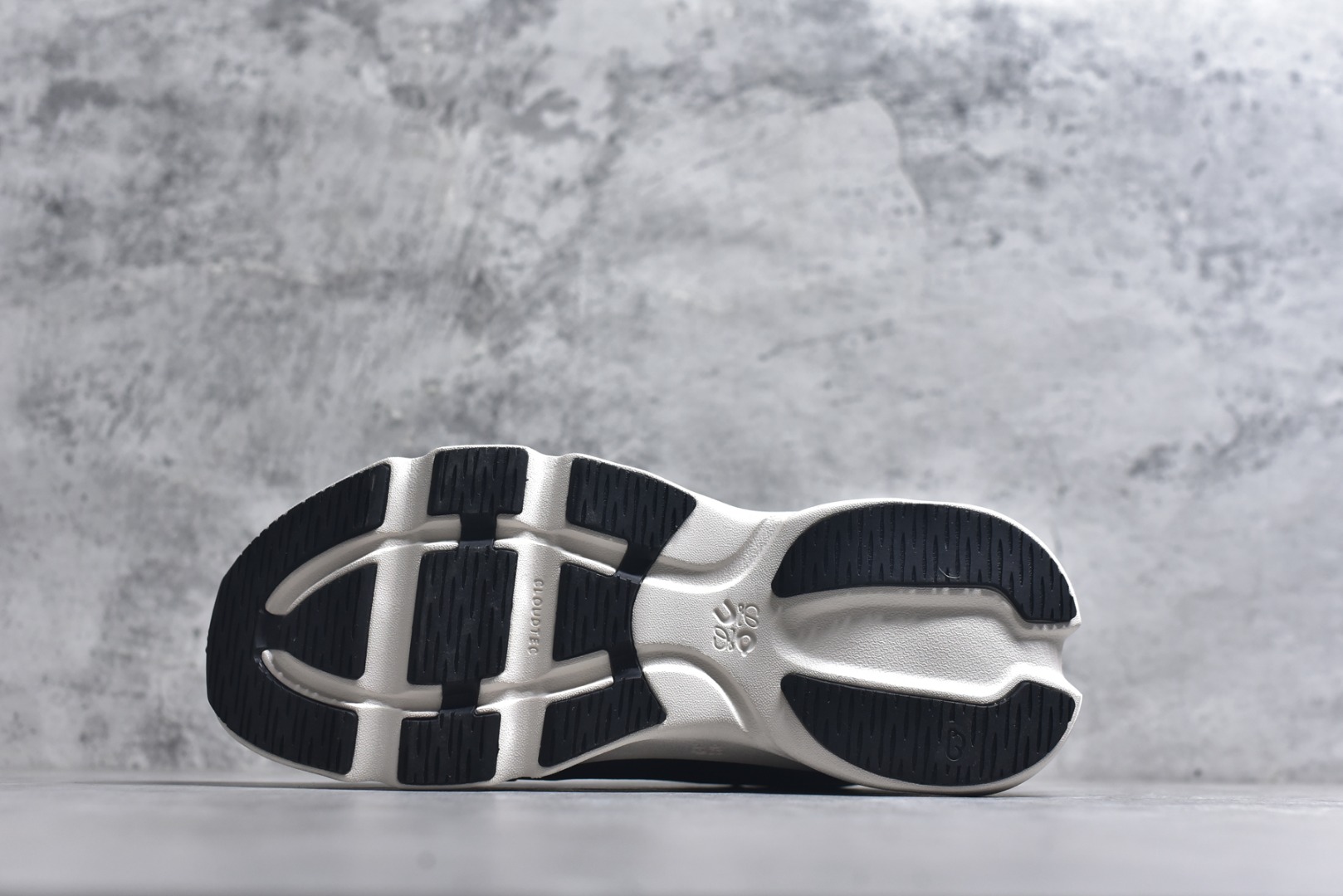 图片[6]-#LOEWE罗意威 x ON昂跑 联名款 Cloudsolo系列 •原鞋一致橡胶底 原版高弹MD 加爆米花料 •正确后跟小蛮腰 •Logo立体有光泽度 •正确鞋头饱满立体 •鞋舌TPU立体高频 •正确鞋面网布多层厚实材料 •后跟织带高频立体 织带上浆加硬 •正确鞋带头滴胶柔软 •正确鞋垫前薄后厚有弹性（欧奈斯材料，非普通海玻璃） 尺码：36 36.5 37 37.5 38 38.5 39 40 40.5 41 42 42.5 43 44 44.5 45 46（真半码）-选品中心