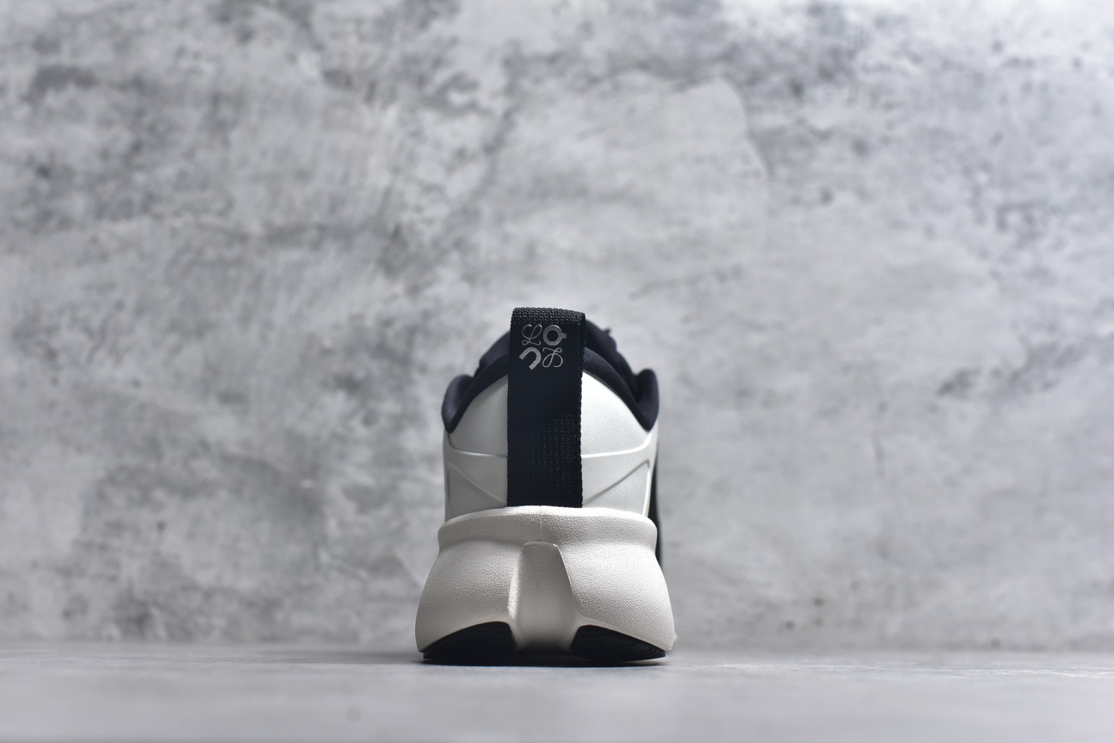 图片[5]-#LOEWE罗意威 x ON昂跑 联名款 Cloudsolo系列 •原鞋一致橡胶底 原版高弹MD 加爆米花料 •正确后跟小蛮腰 •Logo立体有光泽度 •正确鞋头饱满立体 •鞋舌TPU立体高频 •正确鞋面网布多层厚实材料 •后跟织带高频立体 织带上浆加硬 •正确鞋带头滴胶柔软 •正确鞋垫前薄后厚有弹性（欧奈斯材料，非普通海玻璃） 尺码：36 36.5 37 37.5 38 38.5 39 40 40.5 41 42 42.5 43 44 44.5 45 46（真半码）-选品中心