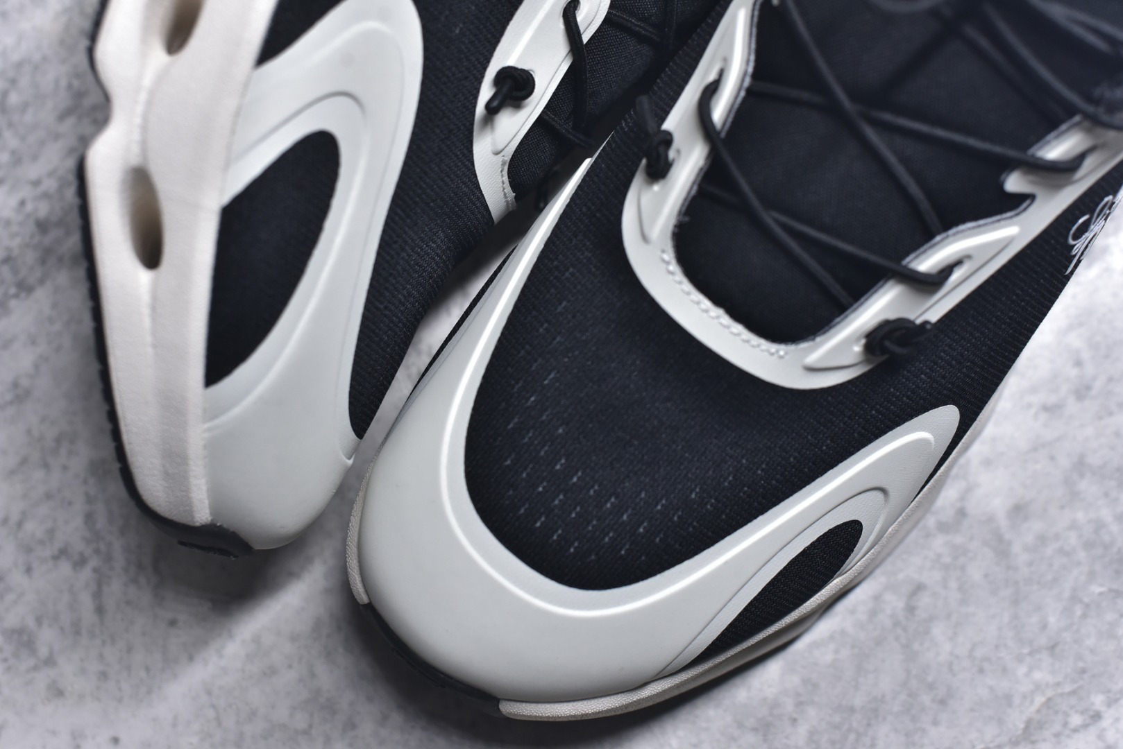 图片[8]-#LOEWE罗意威 x ON昂跑 联名款 Cloudsolo系列 •原鞋一致橡胶底 原版高弹MD 加爆米花料 •正确后跟小蛮腰 •Logo立体有光泽度 •正确鞋头饱满立体 •鞋舌TPU立体高频 •正确鞋面网布多层厚实材料 •后跟织带高频立体 织带上浆加硬 •正确鞋带头滴胶柔软 •正确鞋垫前薄后厚有弹性（欧奈斯材料，非普通海玻璃） 尺码：36 36.5 37 37.5 38 38.5 39 40 40.5 41 42 42.5 43 44 44.5 45 46（真半码）-选品中心