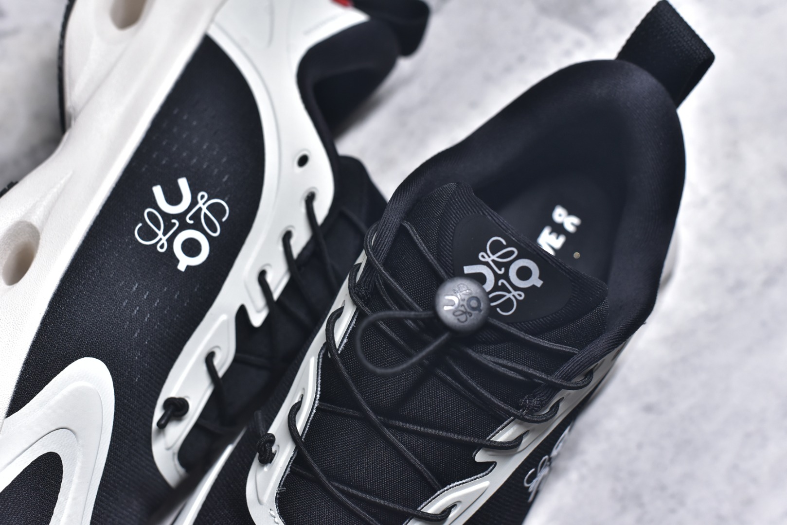 图片[9]-#LOEWE罗意威 x ON昂跑 联名款 Cloudsolo系列 •原鞋一致橡胶底 原版高弹MD 加爆米花料 •正确后跟小蛮腰 •Logo立体有光泽度 •正确鞋头饱满立体 •鞋舌TPU立体高频 •正确鞋面网布多层厚实材料 •后跟织带高频立体 织带上浆加硬 •正确鞋带头滴胶柔软 •正确鞋垫前薄后厚有弹性（欧奈斯材料，非普通海玻璃） 尺码：36 36.5 37 37.5 38 38.5 39 40 40.5 41 42 42.5 43 44 44.5 45 46（真半码）-选品中心