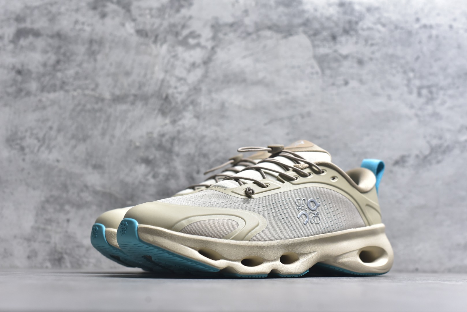 图片[2]-#LOEWE罗意威 x ON昂跑 联名款 Cloudsolo系列 •原鞋一致橡胶底 原版高弹MD 加爆米花料 •正确后跟小蛮腰 •Logo立体有光泽度 •正确鞋头饱满立体 •鞋舌TPU立体高频 •正确鞋面网布多层厚实材料 •后跟织带高频立体 织带上浆加硬 •正确鞋带头滴胶柔软 •正确鞋垫前薄后厚有弹性（欧奈斯材料，非普通海玻璃） 尺码：36 36.5 37 37.5 38 38.5 39 40 40.5 41 42 42.5 43 44 44.5 45 46（真半码）-选品中心