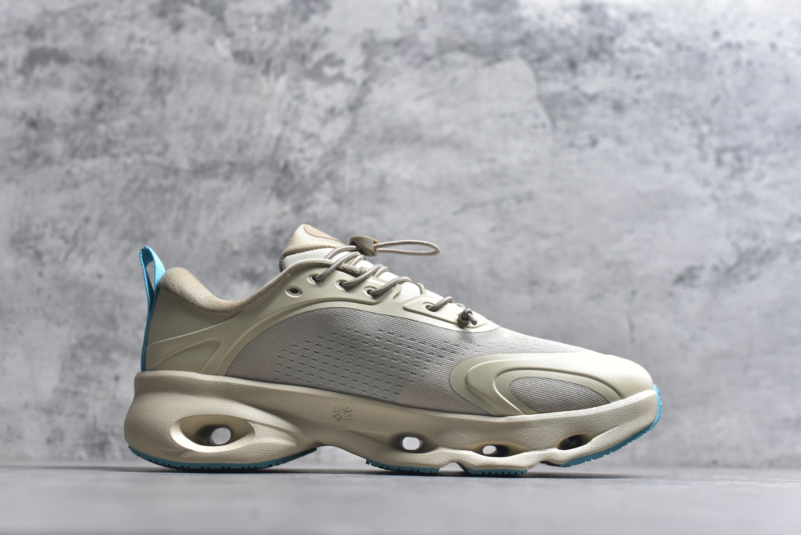 图片[3]-#LOEWE罗意威 x ON昂跑 联名款 Cloudsolo系列 •原鞋一致橡胶底 原版高弹MD 加爆米花料 •正确后跟小蛮腰 •Logo立体有光泽度 •正确鞋头饱满立体 •鞋舌TPU立体高频 •正确鞋面网布多层厚实材料 •后跟织带高频立体 织带上浆加硬 •正确鞋带头滴胶柔软 •正确鞋垫前薄后厚有弹性（欧奈斯材料，非普通海玻璃） 尺码：36 36.5 37 37.5 38 38.5 39 40 40.5 41 42 42.5 43 44 44.5 45 46（真半码）-选品中心