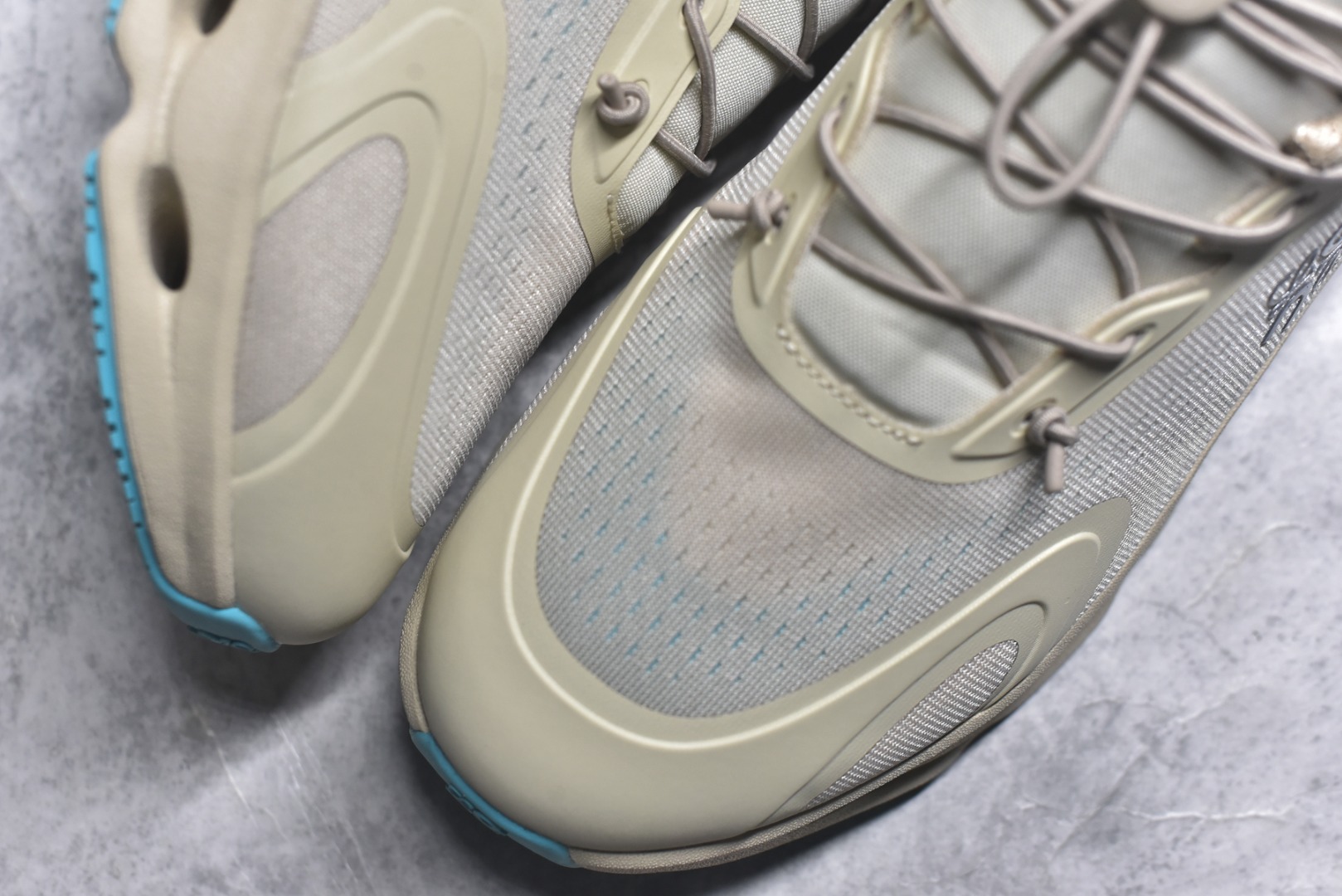 图片[8]-#LOEWE罗意威 x ON昂跑 联名款 Cloudsolo系列 •原鞋一致橡胶底 原版高弹MD 加爆米花料 •正确后跟小蛮腰 •Logo立体有光泽度 •正确鞋头饱满立体 •鞋舌TPU立体高频 •正确鞋面网布多层厚实材料 •后跟织带高频立体 织带上浆加硬 •正确鞋带头滴胶柔软 •正确鞋垫前薄后厚有弹性（欧奈斯材料，非普通海玻璃） 尺码：36 36.5 37 37.5 38 38.5 39 40 40.5 41 42 42.5 43 44 44.5 45 46（真半码）-选品中心