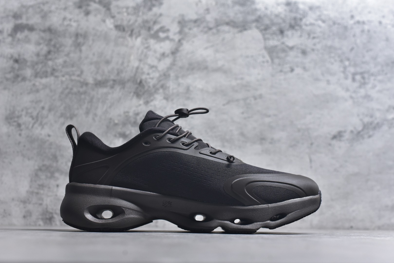 图片[3]-#LOEWE罗意威 x ON昂跑 联名款 Cloudsolo系列 •原鞋一致橡胶底 原版高弹MD 加爆米花料 •正确后跟小蛮腰 •Logo立体有光泽度 •正确鞋头饱满立体 •鞋舌TPU立体高频 •正确鞋面网布多层厚实材料 •后跟织带高频立体 织带上浆加硬 •正确鞋带头滴胶柔软 •正确鞋垫前薄后厚有弹性（欧奈斯材料，非普通海玻璃） 尺码：36 36.5 37 37.5 38 38.5 39 40 40.5 41 42 42.5 43 44 44.5 45 46（真半码）-选品中心