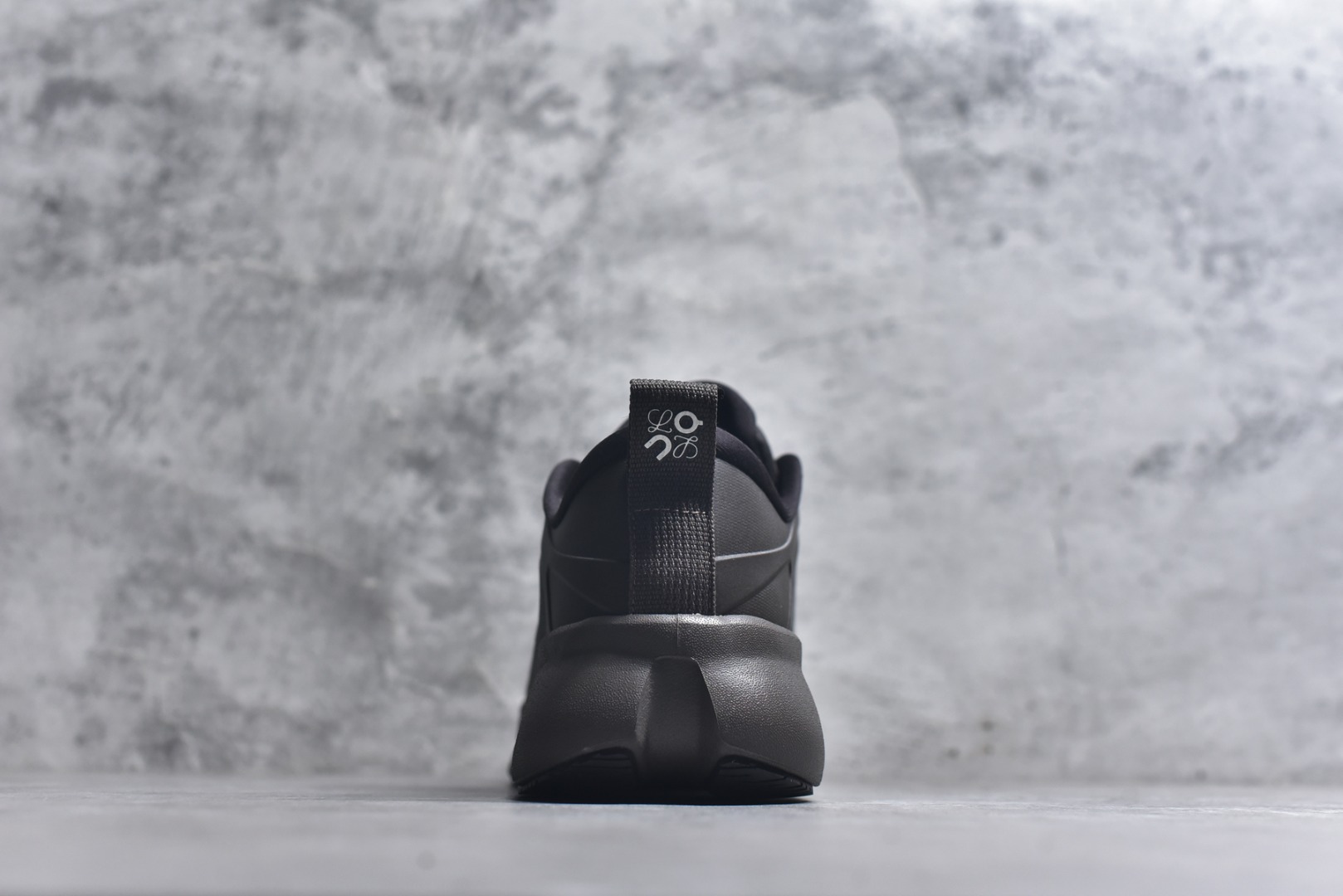 图片[5]-#LOEWE罗意威 x ON昂跑 联名款 Cloudsolo系列 •原鞋一致橡胶底 原版高弹MD 加爆米花料 •正确后跟小蛮腰 •Logo立体有光泽度 •正确鞋头饱满立体 •鞋舌TPU立体高频 •正确鞋面网布多层厚实材料 •后跟织带高频立体 织带上浆加硬 •正确鞋带头滴胶柔软 •正确鞋垫前薄后厚有弹性（欧奈斯材料，非普通海玻璃） 尺码：36 36.5 37 37.5 38 38.5 39 40 40.5 41 42 42.5 43 44 44.5 45 46（真半码）-选品中心