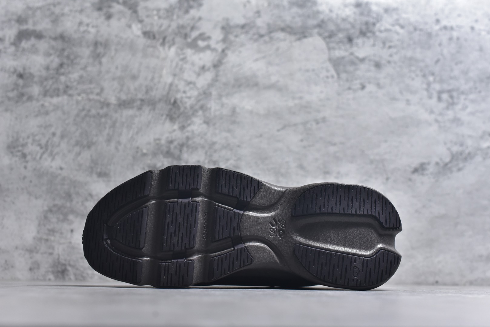 图片[6]-#LOEWE罗意威 x ON昂跑 联名款 Cloudsolo系列 •原鞋一致橡胶底 原版高弹MD 加爆米花料 •正确后跟小蛮腰 •Logo立体有光泽度 •正确鞋头饱满立体 •鞋舌TPU立体高频 •正确鞋面网布多层厚实材料 •后跟织带高频立体 织带上浆加硬 •正确鞋带头滴胶柔软 •正确鞋垫前薄后厚有弹性（欧奈斯材料，非普通海玻璃） 尺码：36 36.5 37 37.5 38 38.5 39 40 40.5 41 42 42.5 43 44 44.5 45 46（真半码）-选品中心