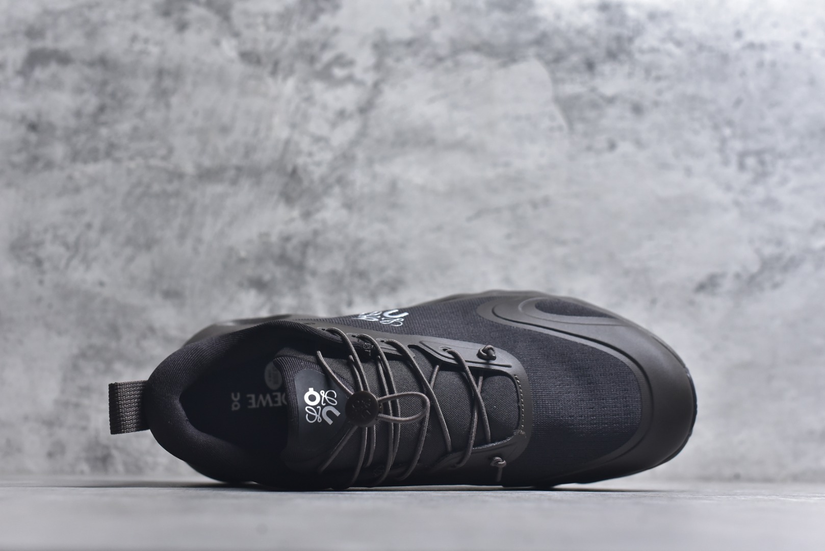 图片[4]-#LOEWE罗意威 x ON昂跑 联名款 Cloudsolo系列 •原鞋一致橡胶底 原版高弹MD 加爆米花料 •正确后跟小蛮腰 •Logo立体有光泽度 •正确鞋头饱满立体 •鞋舌TPU立体高频 •正确鞋面网布多层厚实材料 •后跟织带高频立体 织带上浆加硬 •正确鞋带头滴胶柔软 •正确鞋垫前薄后厚有弹性（欧奈斯材料，非普通海玻璃） 尺码：36 36.5 37 37.5 38 38.5 39 40 40.5 41 42 42.5 43 44 44.5 45 46（真半码）-选品中心