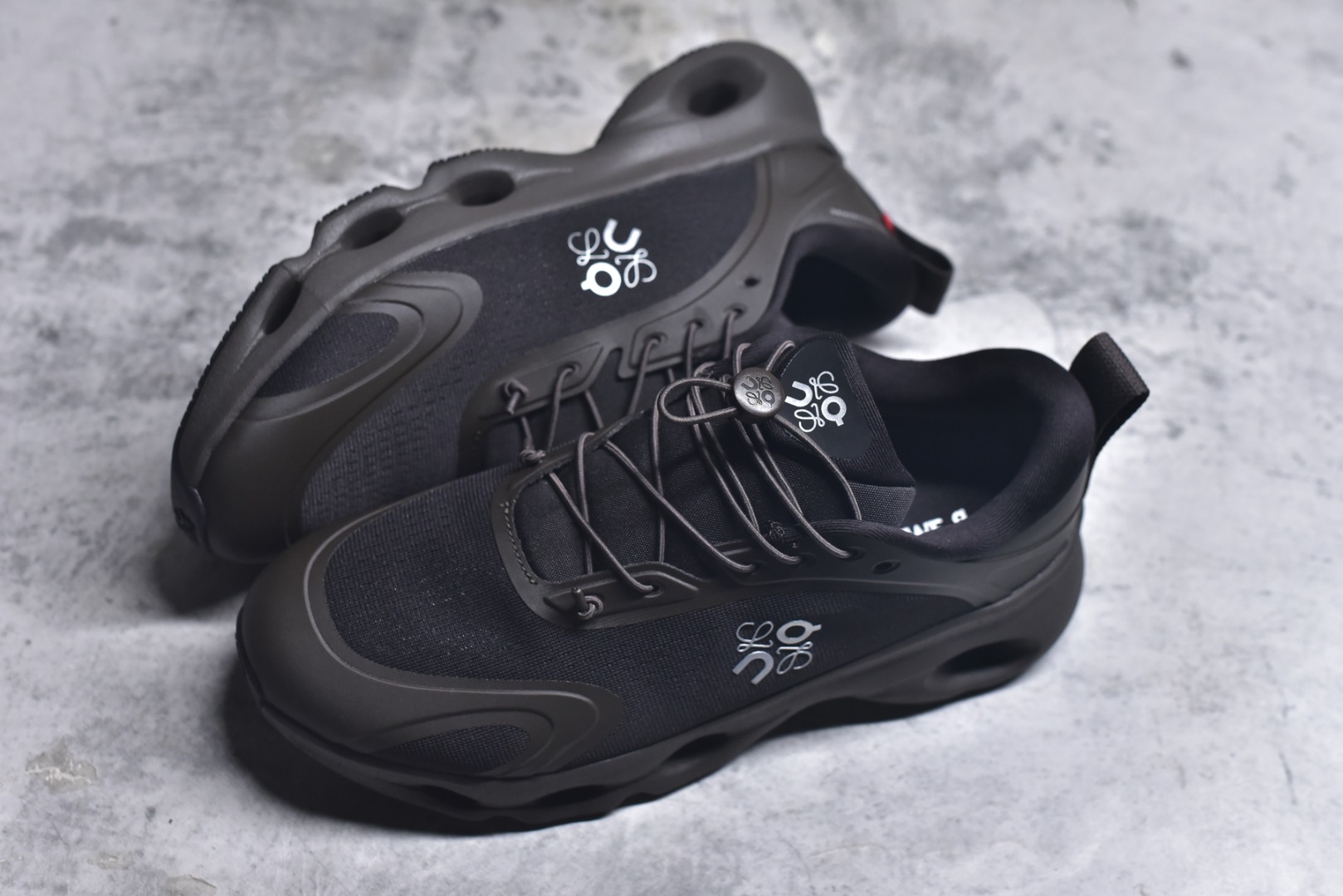 图片[7]-#LOEWE罗意威 x ON昂跑 联名款 Cloudsolo系列 •原鞋一致橡胶底 原版高弹MD 加爆米花料 •正确后跟小蛮腰 •Logo立体有光泽度 •正确鞋头饱满立体 •鞋舌TPU立体高频 •正确鞋面网布多层厚实材料 •后跟织带高频立体 织带上浆加硬 •正确鞋带头滴胶柔软 •正确鞋垫前薄后厚有弹性（欧奈斯材料，非普通海玻璃） 尺码：36 36.5 37 37.5 38 38.5 39 40 40.5 41 42 42.5 43 44 44.5 45 46（真半码）-选品中心