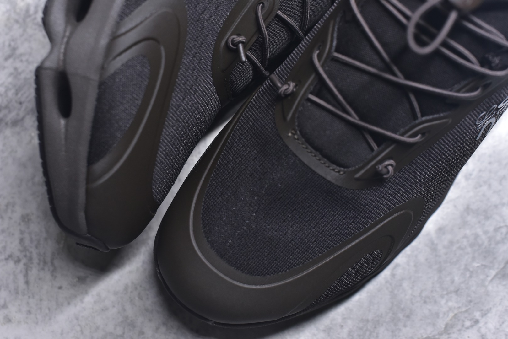 图片[8]-#LOEWE罗意威 x ON昂跑 联名款 Cloudsolo系列 •原鞋一致橡胶底 原版高弹MD 加爆米花料 •正确后跟小蛮腰 •Logo立体有光泽度 •正确鞋头饱满立体 •鞋舌TPU立体高频 •正确鞋面网布多层厚实材料 •后跟织带高频立体 织带上浆加硬 •正确鞋带头滴胶柔软 •正确鞋垫前薄后厚有弹性（欧奈斯材料，非普通海玻璃） 尺码：36 36.5 37 37.5 38 38.5 39 40 40.5 41 42 42.5 43 44 44.5 45 46（真半码）-选品中心