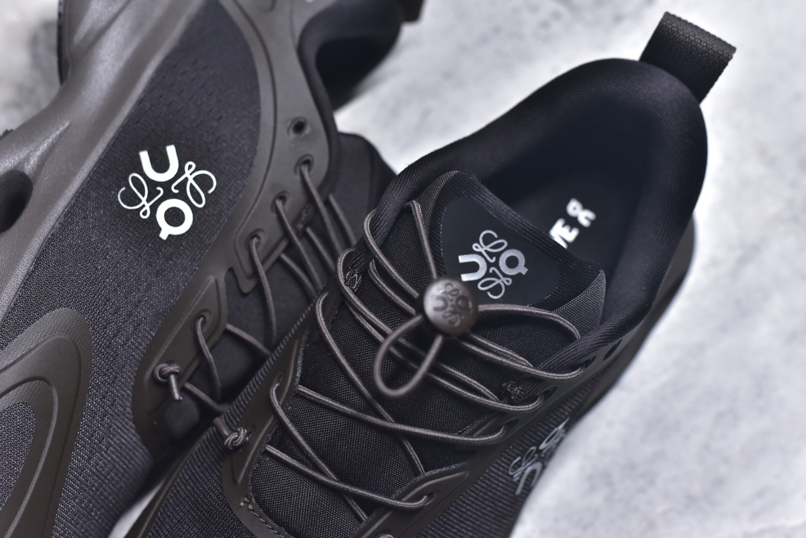 图片[9]-#LOEWE罗意威 x ON昂跑 联名款 Cloudsolo系列 •原鞋一致橡胶底 原版高弹MD 加爆米花料 •正确后跟小蛮腰 •Logo立体有光泽度 •正确鞋头饱满立体 •鞋舌TPU立体高频 •正确鞋面网布多层厚实材料 •后跟织带高频立体 织带上浆加硬 •正确鞋带头滴胶柔软 •正确鞋垫前薄后厚有弹性（欧奈斯材料，非普通海玻璃） 尺码：36 36.5 37 37.5 38 38.5 39 40 40.5 41 42 42.5 43 44 44.5 45 46（真半码）-选品中心