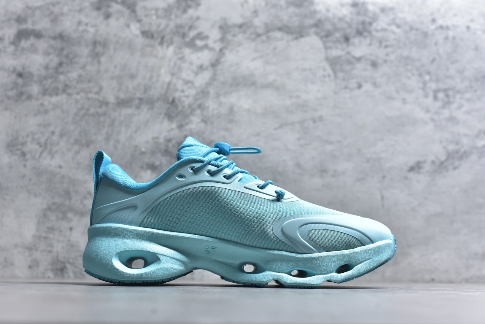 图片[3]-#LOEWE罗意威 x ON昂跑 联名款 Cloudsolo系列 •原鞋一致橡胶底 原版高弹MD 加爆米花料 •正确后跟小蛮腰 •Logo立体有光泽度 •正确鞋头饱满立体 •鞋舌TPU立体高频 •正确鞋面网布多层厚实材料 •后跟织带高频立体 织带上浆加硬 •正确鞋带头滴胶柔软 •正确鞋垫前薄后厚有弹性（欧奈斯材料，非普通海玻璃） 尺码：36 36.5 37 37.5 38 38.5 39 40 40.5 41 42 42.5 43 44 44.5 45 46（真半码）-选品中心