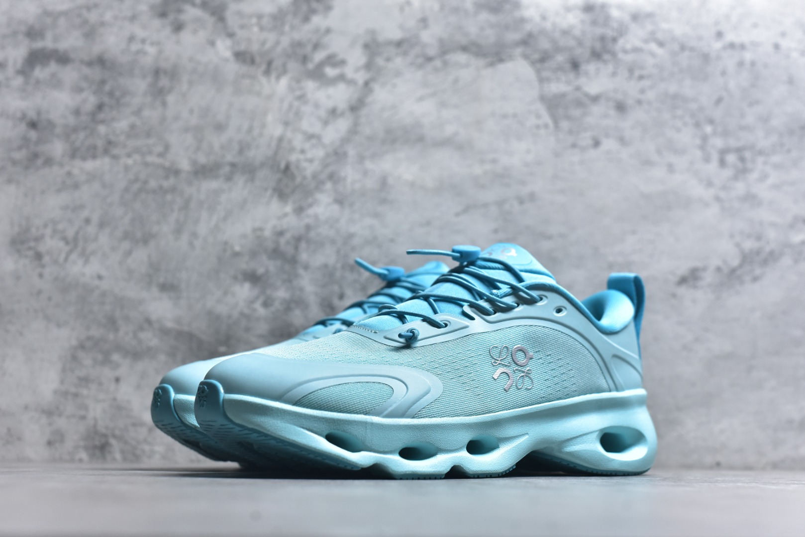 图片[2]-#LOEWE罗意威 x ON昂跑 联名款 Cloudsolo系列 •原鞋一致橡胶底 原版高弹MD 加爆米花料 •正确后跟小蛮腰 •Logo立体有光泽度 •正确鞋头饱满立体 •鞋舌TPU立体高频 •正确鞋面网布多层厚实材料 •后跟织带高频立体 织带上浆加硬 •正确鞋带头滴胶柔软 •正确鞋垫前薄后厚有弹性（欧奈斯材料，非普通海玻璃） 尺码：36 36.5 37 37.5 38 38.5 39 40 40.5 41 42 42.5 43 44 44.5 45 46（真半码）-选品中心