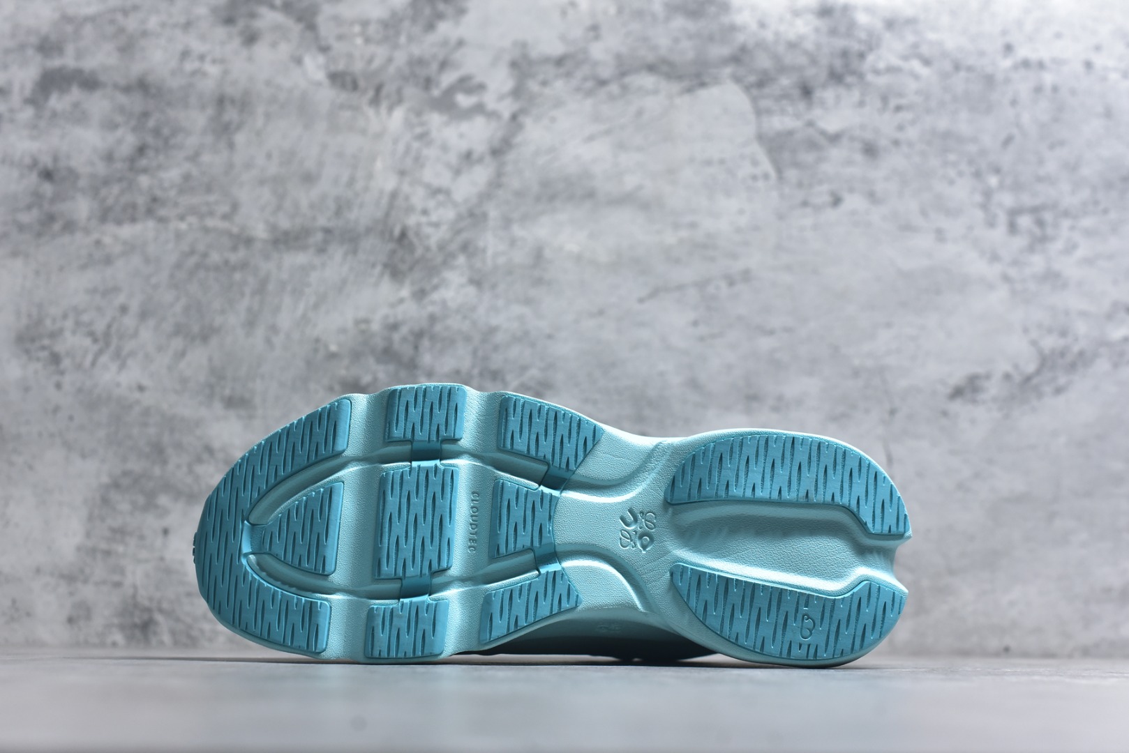 图片[6]-#LOEWE罗意威 x ON昂跑 联名款 Cloudsolo系列 •原鞋一致橡胶底 原版高弹MD 加爆米花料 •正确后跟小蛮腰 •Logo立体有光泽度 •正确鞋头饱满立体 •鞋舌TPU立体高频 •正确鞋面网布多层厚实材料 •后跟织带高频立体 织带上浆加硬 •正确鞋带头滴胶柔软 •正确鞋垫前薄后厚有弹性（欧奈斯材料，非普通海玻璃） 尺码：36 36.5 37 37.5 38 38.5 39 40 40.5 41 42 42.5 43 44 44.5 45 46（真半码）-选品中心