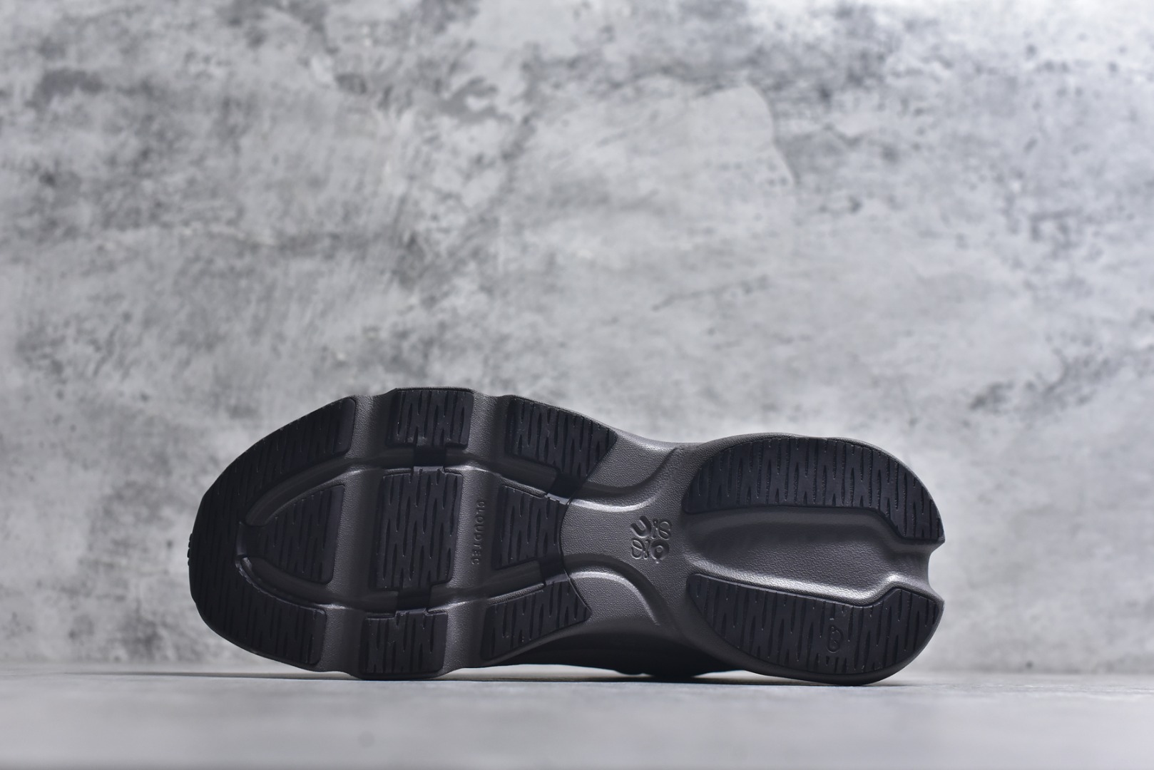 图片[6]-#LOEWE罗意威 x ON昂跑 联名款 Cloudsolo系列 •原鞋一致橡胶底 原版高弹MD 加爆米花料 •正确后跟小蛮腰 •Logo立体有光泽度 •正确鞋头饱满立体 •鞋舌TPU立体高频 •正确鞋面网布多层厚实材料 •后跟织带高频立体 织带上浆加硬 •正确鞋带头滴胶柔软 •正确鞋垫前薄后厚有弹性（欧奈斯材料，非普通海玻璃） 尺码：36 36.5 37 37.5 38 38.5 39 40 40.5 41 42 42.5 43 44 44.5 45 46（真半码）-选品中心