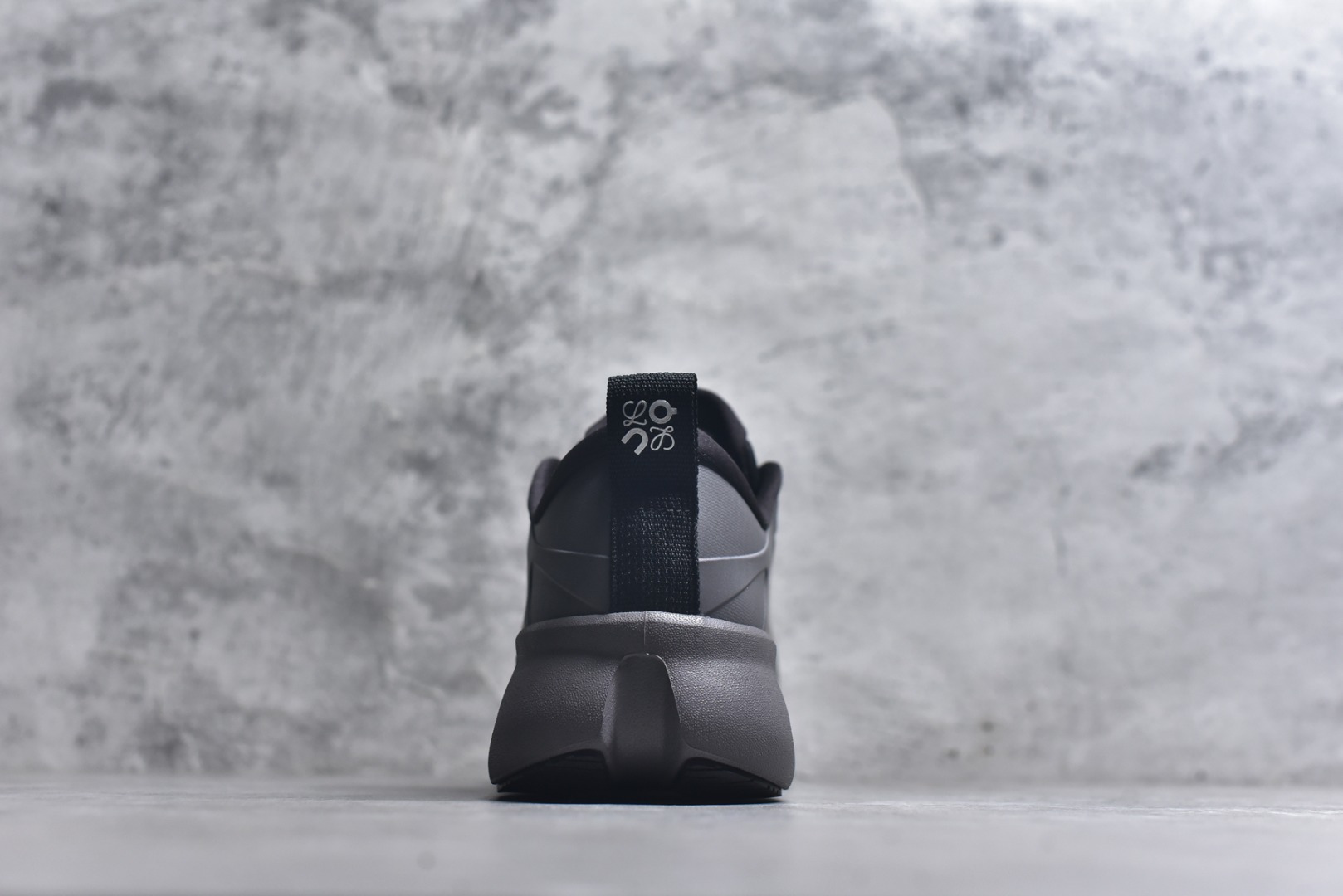 图片[5]-#LOEWE罗意威 x ON昂跑 联名款 Cloudsolo系列 •原鞋一致橡胶底 原版高弹MD 加爆米花料 •正确后跟小蛮腰 •Logo立体有光泽度 •正确鞋头饱满立体 •鞋舌TPU立体高频 •正确鞋面网布多层厚实材料 •后跟织带高频立体 织带上浆加硬 •正确鞋带头滴胶柔软 •正确鞋垫前薄后厚有弹性（欧奈斯材料，非普通海玻璃） 尺码：36 36.5 37 37.5 38 38.5 39 40 40.5 41 42 42.5 43 44 44.5 45 46（真半码）-选品中心