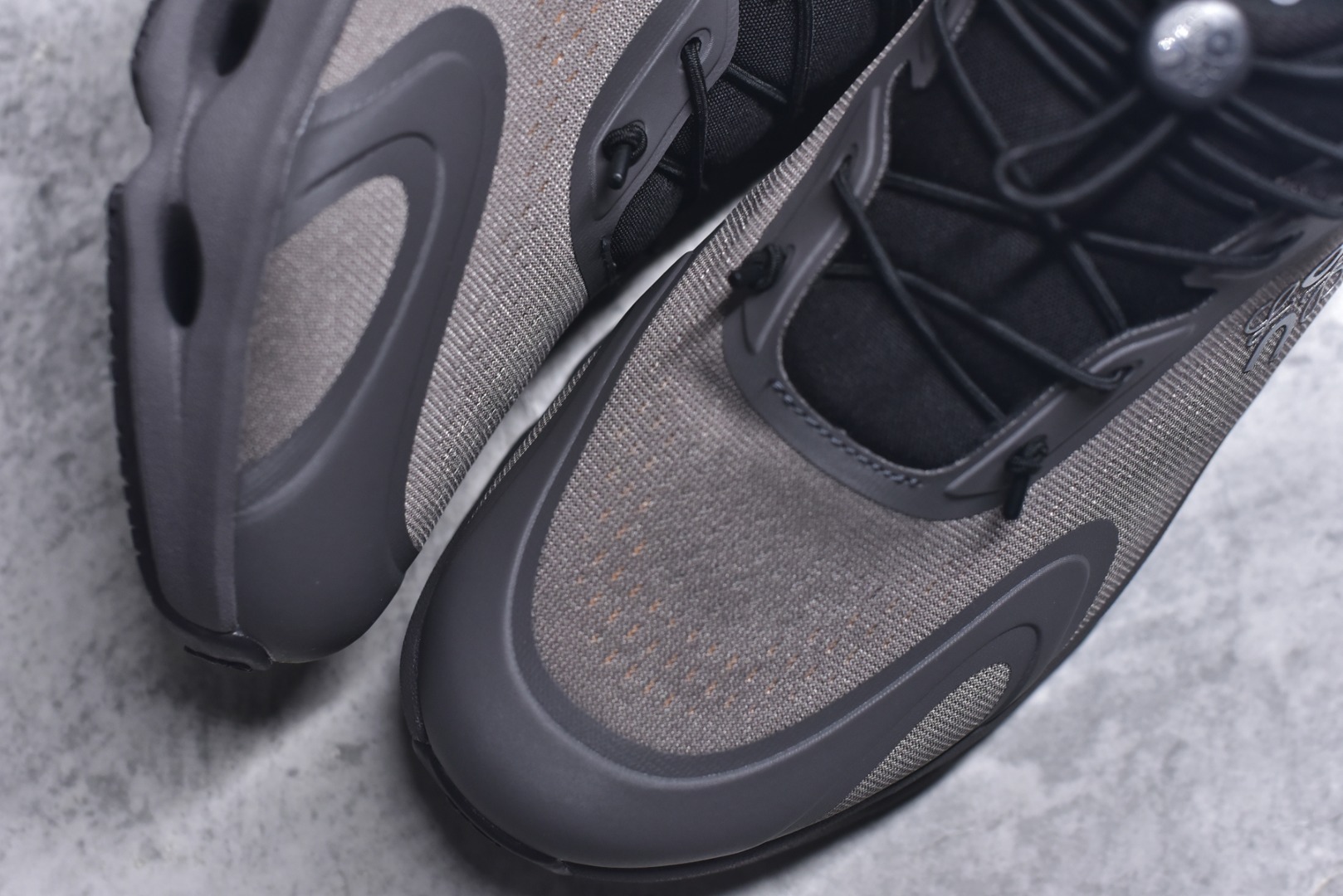 图片[8]-#LOEWE罗意威 x ON昂跑 联名款 Cloudsolo系列 •原鞋一致橡胶底 原版高弹MD 加爆米花料 •正确后跟小蛮腰 •Logo立体有光泽度 •正确鞋头饱满立体 •鞋舌TPU立体高频 •正确鞋面网布多层厚实材料 •后跟织带高频立体 织带上浆加硬 •正确鞋带头滴胶柔软 •正确鞋垫前薄后厚有弹性（欧奈斯材料，非普通海玻璃） 尺码：36 36.5 37 37.5 38 38.5 39 40 40.5 41 42 42.5 43 44 44.5 45 46（真半码）-选品中心