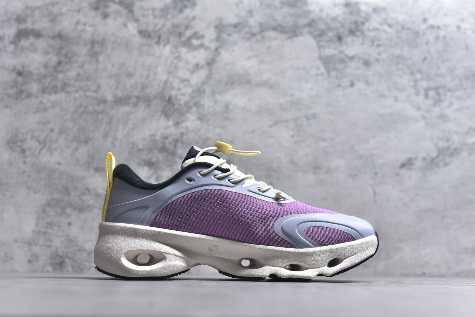 图片[3]-#LOEWE罗意威 x ON昂跑 联名款 Cloudsolo系列 •原鞋一致橡胶底 原版高弹MD 加爆米花料 •正确后跟小蛮腰 •Logo立体有光泽度 •正确鞋头饱满立体 •鞋舌TPU立体高频 •正确鞋面网布多层厚实材料 •后跟织带高频立体 织带上浆加硬 •正确鞋带头滴胶柔软 •正确鞋垫前薄后厚有弹性（欧奈斯材料，非普通海玻璃） 尺码：36 36.5 37 37.5 38 38.5 39 40 40.5 41 42 42.5 43 44 44.5 45 46（真半码）-选品中心