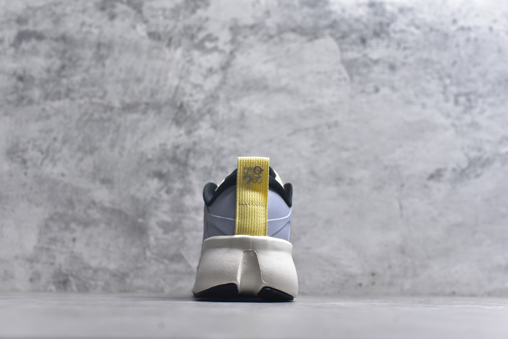 图片[5]-#LOEWE罗意威 x ON昂跑 联名款 Cloudsolo系列 •原鞋一致橡胶底 原版高弹MD 加爆米花料 •正确后跟小蛮腰 •Logo立体有光泽度 •正确鞋头饱满立体 •鞋舌TPU立体高频 •正确鞋面网布多层厚实材料 •后跟织带高频立体 织带上浆加硬 •正确鞋带头滴胶柔软 •正确鞋垫前薄后厚有弹性（欧奈斯材料，非普通海玻璃） 尺码：36 36.5 37 37.5 38 38.5 39 40 40.5 41 42 42.5 43 44 44.5 45 46（真半码）-选品中心