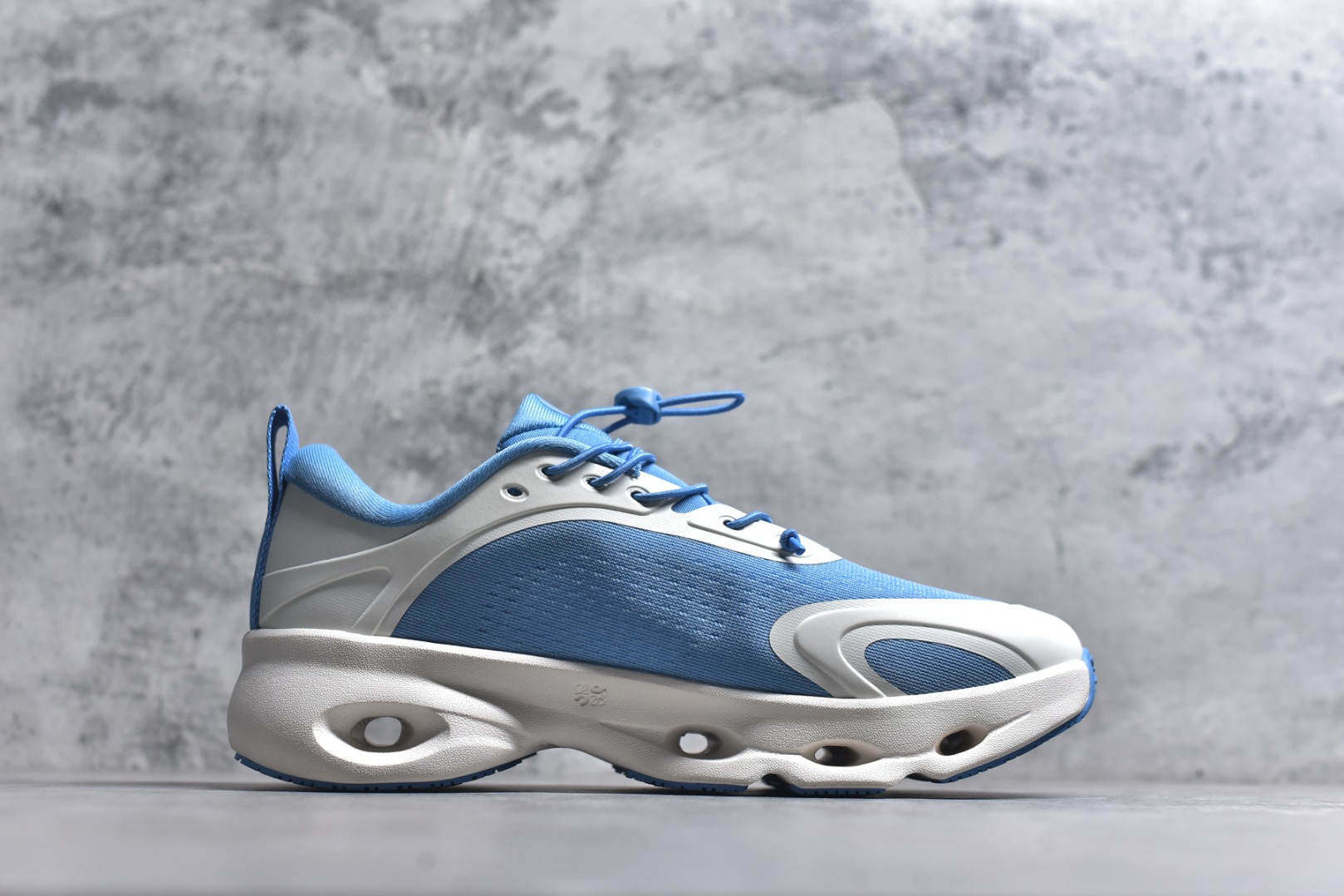 图片[3]-#LOEWE罗意威 x ON昂跑 联名款 Cloudsolo系列 •原鞋一致橡胶底 原版高弹MD 加爆米花料 •正确后跟小蛮腰 •Logo立体有光泽度 •正确鞋头饱满立体 •鞋舌TPU立体高频 •正确鞋面网布多层厚实材料 •后跟织带高频立体 织带上浆加硬 •正确鞋带头滴胶柔软 •正确鞋垫前薄后厚有弹性（欧奈斯材料，非普通海玻璃） 尺码：36 36.5 37 37.5 38 38.5 39 40 40.5 41 42 42.5 43 44 44.5 45 46（真半码）-选品中心