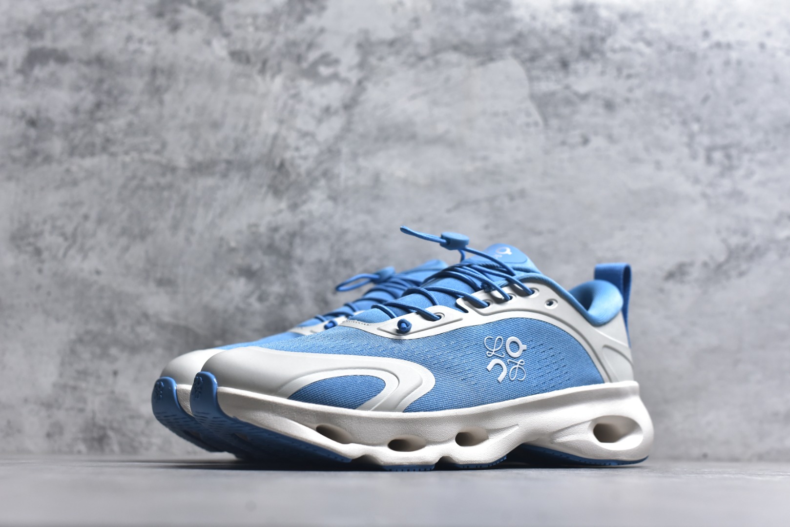 图片[2]-#LOEWE罗意威 x ON昂跑 联名款 Cloudsolo系列 •原鞋一致橡胶底 原版高弹MD 加爆米花料 •正确后跟小蛮腰 •Logo立体有光泽度 •正确鞋头饱满立体 •鞋舌TPU立体高频 •正确鞋面网布多层厚实材料 •后跟织带高频立体 织带上浆加硬 •正确鞋带头滴胶柔软 •正确鞋垫前薄后厚有弹性（欧奈斯材料，非普通海玻璃） 尺码：36 36.5 37 37.5 38 38.5 39 40 40.5 41 42 42.5 43 44 44.5 45 46（真半码）-选品中心