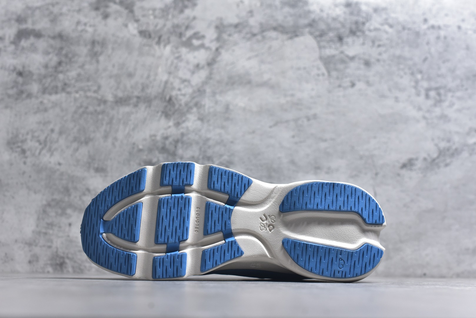 图片[6]-#LOEWE罗意威 x ON昂跑 联名款 Cloudsolo系列 •原鞋一致橡胶底 原版高弹MD 加爆米花料 •正确后跟小蛮腰 •Logo立体有光泽度 •正确鞋头饱满立体 •鞋舌TPU立体高频 •正确鞋面网布多层厚实材料 •后跟织带高频立体 织带上浆加硬 •正确鞋带头滴胶柔软 •正确鞋垫前薄后厚有弹性（欧奈斯材料，非普通海玻璃） 尺码：36 36.5 37 37.5 38 38.5 39 40 40.5 41 42 42.5 43 44 44.5 45 46（真半码）-选品中心