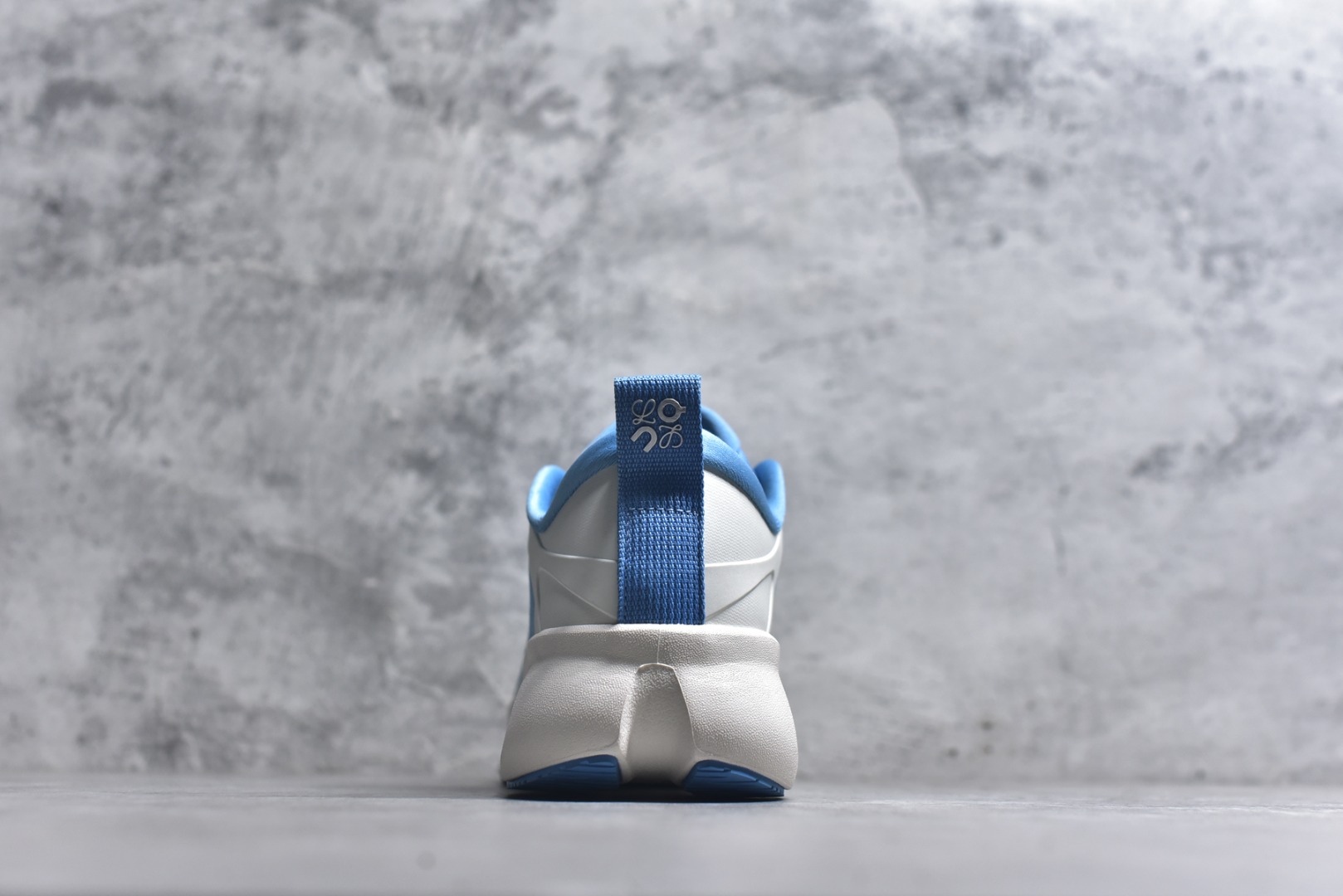 图片[5]-#LOEWE罗意威 x ON昂跑 联名款 Cloudsolo系列 •原鞋一致橡胶底 原版高弹MD 加爆米花料 •正确后跟小蛮腰 •Logo立体有光泽度 •正确鞋头饱满立体 •鞋舌TPU立体高频 •正确鞋面网布多层厚实材料 •后跟织带高频立体 织带上浆加硬 •正确鞋带头滴胶柔软 •正确鞋垫前薄后厚有弹性（欧奈斯材料，非普通海玻璃） 尺码：36 36.5 37 37.5 38 38.5 39 40 40.5 41 42 42.5 43 44 44.5 45 46（真半码）-选品中心