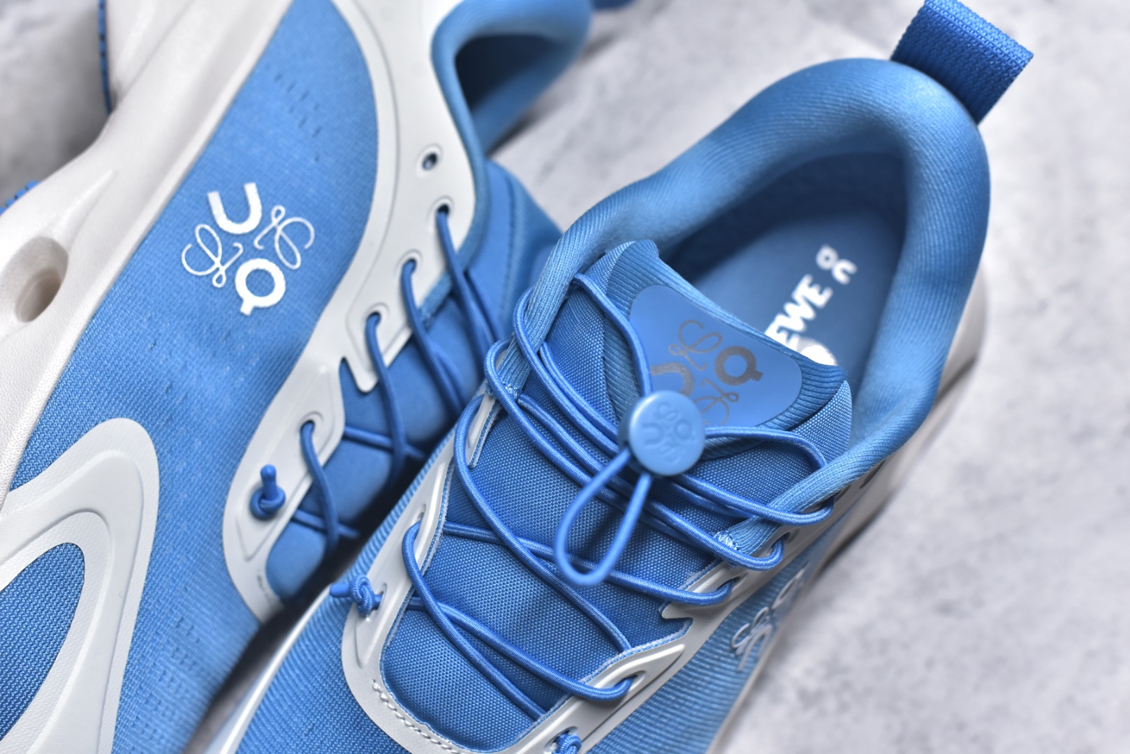 图片[9]-#LOEWE罗意威 x ON昂跑 联名款 Cloudsolo系列 •原鞋一致橡胶底 原版高弹MD 加爆米花料 •正确后跟小蛮腰 •Logo立体有光泽度 •正确鞋头饱满立体 •鞋舌TPU立体高频 •正确鞋面网布多层厚实材料 •后跟织带高频立体 织带上浆加硬 •正确鞋带头滴胶柔软 •正确鞋垫前薄后厚有弹性（欧奈斯材料，非普通海玻璃） 尺码：36 36.5 37 37.5 38 38.5 39 40 40.5 41 42 42.5 43 44 44.5 45 46（真半码）-选品中心