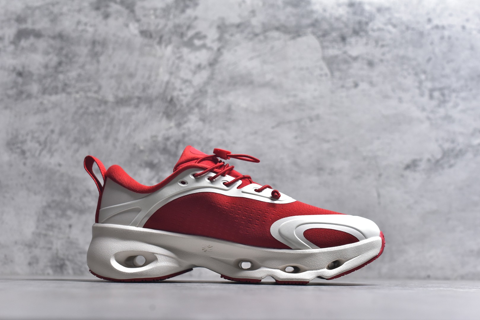 图片[3]-#LOEWE罗意威 x ON昂跑 联名款 Cloudsolo系列 •原鞋一致橡胶底 原版高弹MD 加爆米花料 •正确后跟小蛮腰 •Logo立体有光泽度 •正确鞋头饱满立体 •鞋舌TPU立体高频 •正确鞋面网布多层厚实材料 •后跟织带高频立体 织带上浆加硬 •正确鞋带头滴胶柔软 •正确鞋垫前薄后厚有弹性（欧奈斯材料，非普通海玻璃） 尺码：36 36.5 37 37.5 38 38.5 39 40 40.5 41 42 42.5 43 44 44.5 45 46（真半码）-选品中心