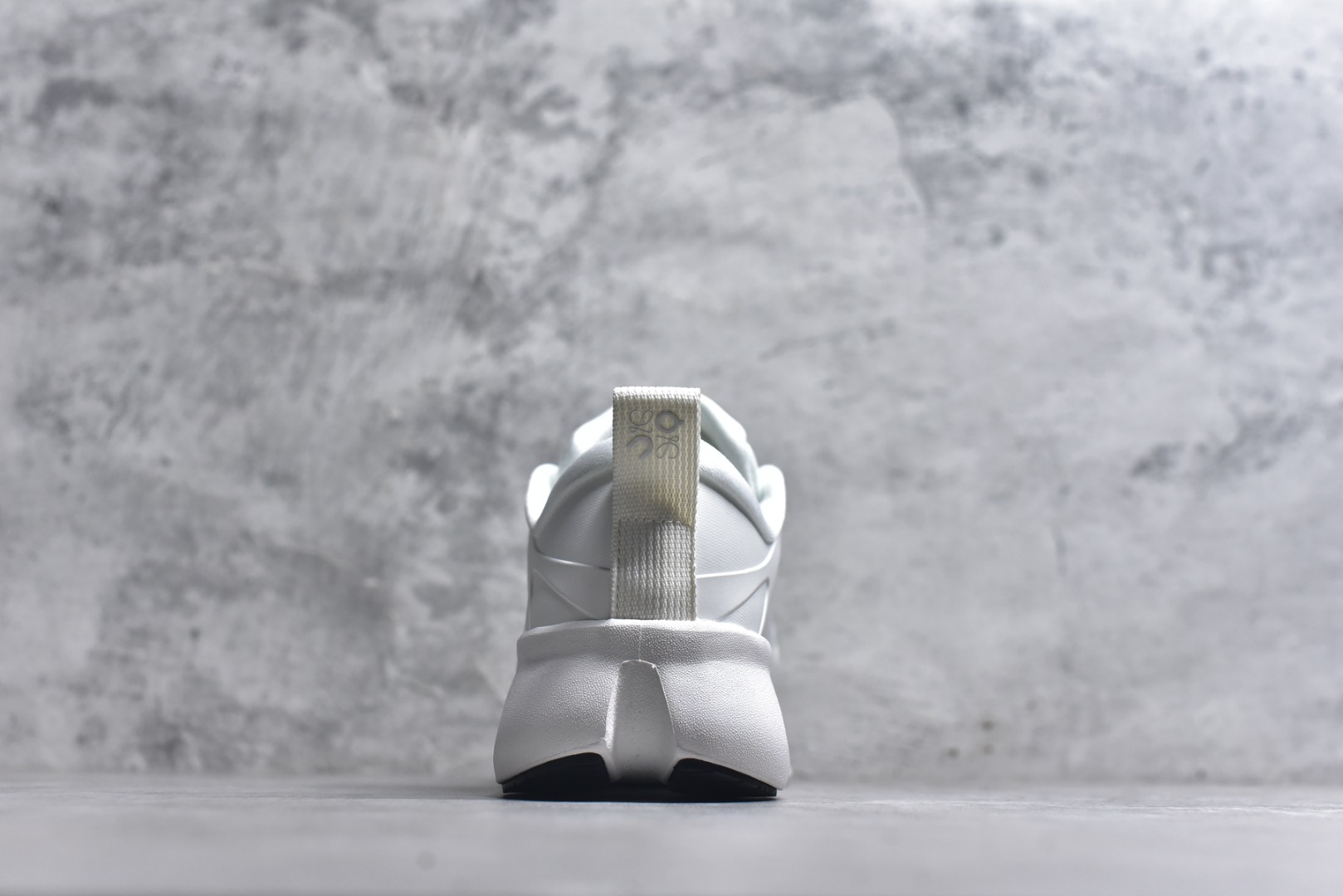 图片[5]-#LOEWE罗意威 x ON昂跑 联名款 Cloudsolo系列 •原鞋一致橡胶底 原版高弹MD 加爆米花料 •正确后跟小蛮腰 •Logo立体有光泽度 •正确鞋头饱满立体 •鞋舌TPU立体高频 •正确鞋面网布多层厚实材料 •后跟织带高频立体 织带上浆加硬 •正确鞋带头滴胶柔软 •正确鞋垫前薄后厚有弹性（欧奈斯材料，非普通海玻璃） 尺码：36 36.5 37 37.5 38 38.5 39 40 40.5 41 42 42.5 43 44 44.5 45 46（真半码）-选品中心