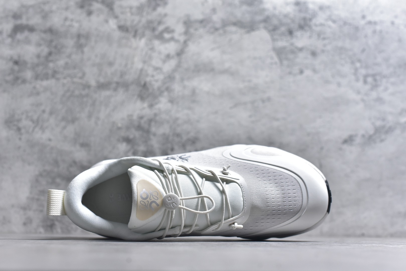 图片[4]-#LOEWE罗意威 x ON昂跑 联名款 Cloudsolo系列 •原鞋一致橡胶底 原版高弹MD 加爆米花料 •正确后跟小蛮腰 •Logo立体有光泽度 •正确鞋头饱满立体 •鞋舌TPU立体高频 •正确鞋面网布多层厚实材料 •后跟织带高频立体 织带上浆加硬 •正确鞋带头滴胶柔软 •正确鞋垫前薄后厚有弹性（欧奈斯材料，非普通海玻璃） 尺码：36 36.5 37 37.5 38 38.5 39 40 40.5 41 42 42.5 43 44 44.5 45 46（真半码）-选品中心