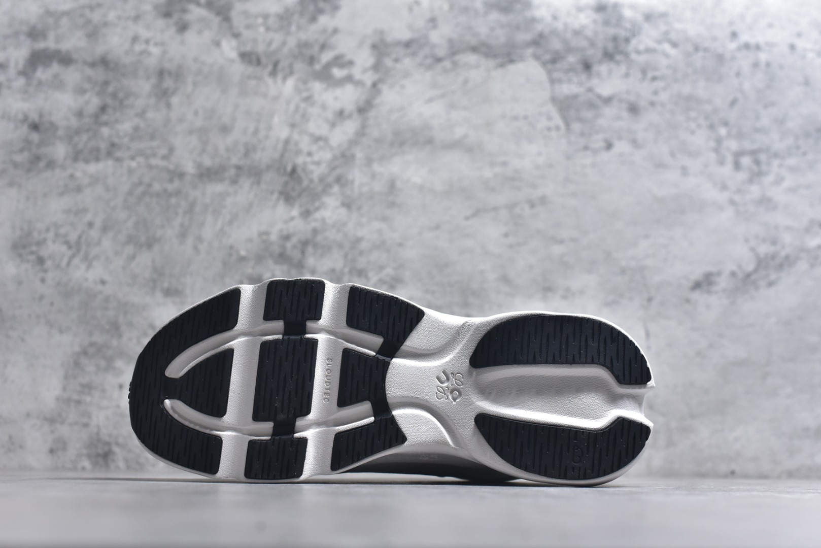 图片[6]-#LOEWE罗意威 x ON昂跑 联名款 Cloudsolo系列 •原鞋一致橡胶底 原版高弹MD 加爆米花料 •正确后跟小蛮腰 •Logo立体有光泽度 •正确鞋头饱满立体 •鞋舌TPU立体高频 •正确鞋面网布多层厚实材料 •后跟织带高频立体 织带上浆加硬 •正确鞋带头滴胶柔软 •正确鞋垫前薄后厚有弹性（欧奈斯材料，非普通海玻璃） 尺码：36 36.5 37 37.5 38 38.5 39 40 40.5 41 42 42.5 43 44 44.5 45 46（真半码）-选品中心