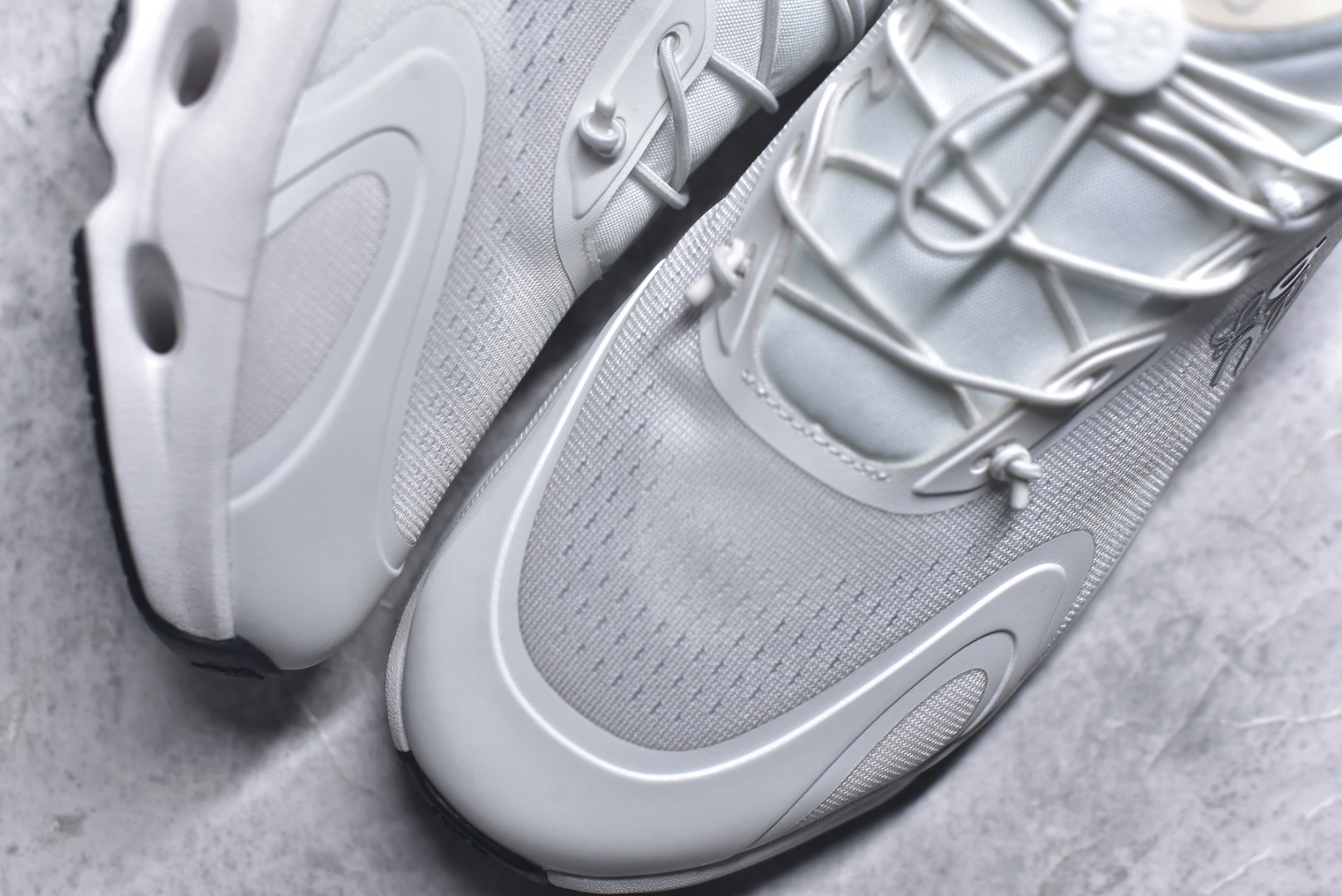 图片[8]-#LOEWE罗意威 x ON昂跑 联名款 Cloudsolo系列 •原鞋一致橡胶底 原版高弹MD 加爆米花料 •正确后跟小蛮腰 •Logo立体有光泽度 •正确鞋头饱满立体 •鞋舌TPU立体高频 •正确鞋面网布多层厚实材料 •后跟织带高频立体 织带上浆加硬 •正确鞋带头滴胶柔软 •正确鞋垫前薄后厚有弹性（欧奈斯材料，非普通海玻璃） 尺码：36 36.5 37 37.5 38 38.5 39 40 40.5 41 42 42.5 43 44 44.5 45 46（真半码）-选品中心