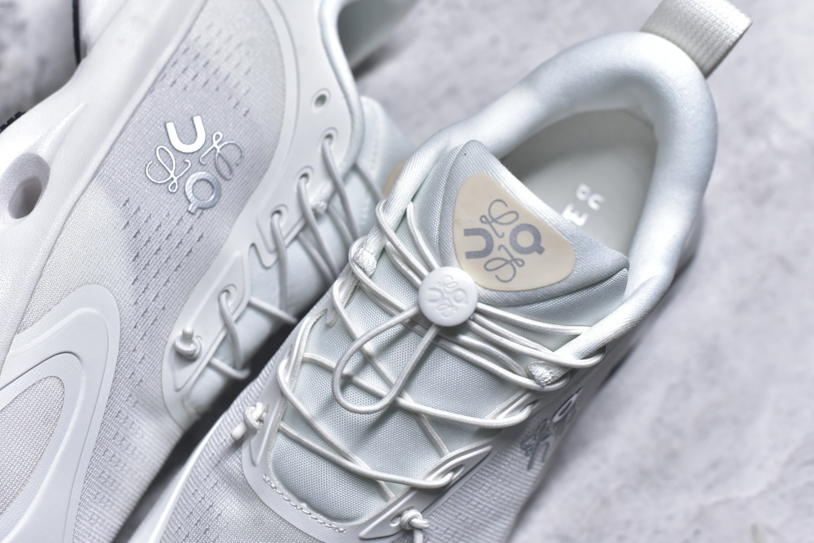 图片[9]-#LOEWE罗意威 x ON昂跑 联名款 Cloudsolo系列 •原鞋一致橡胶底 原版高弹MD 加爆米花料 •正确后跟小蛮腰 •Logo立体有光泽度 •正确鞋头饱满立体 •鞋舌TPU立体高频 •正确鞋面网布多层厚实材料 •后跟织带高频立体 织带上浆加硬 •正确鞋带头滴胶柔软 •正确鞋垫前薄后厚有弹性（欧奈斯材料，非普通海玻璃） 尺码：36 36.5 37 37.5 38 38.5 39 40 40.5 41 42 42.5 43 44 44.5 45 46（真半码）-选品中心