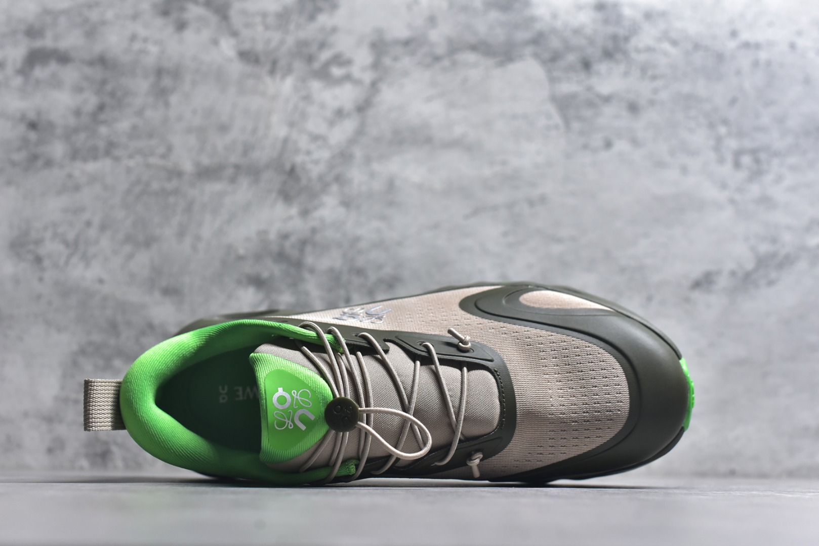 图片[4]-#LOEWE罗意威 x ON昂跑 联名款 Cloudsolo系列 •原鞋一致橡胶底 原版高弹MD 加爆米花料 •正确后跟小蛮腰 •Logo立体有光泽度 •正确鞋头饱满立体 •鞋舌TPU立体高频 •正确鞋面网布多层厚实材料 •后跟织带高频立体 织带上浆加硬 •正确鞋带头滴胶柔软 •正确鞋垫前薄后厚有弹性（欧奈斯材料，非普通海玻璃） 尺码：36 36.5 37 37.5 38 38.5 39 40 40.5 41 42 42.5 43 44 44.5 45 46（真半码）-选品中心