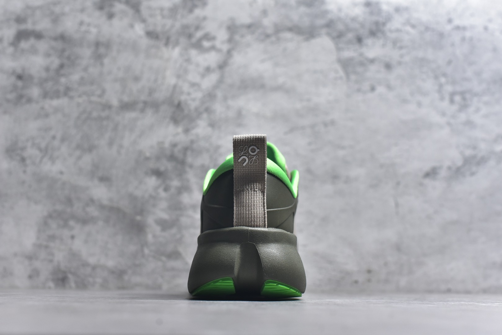 图片[5]-#LOEWE罗意威 x ON昂跑 联名款 Cloudsolo系列 •原鞋一致橡胶底 原版高弹MD 加爆米花料 •正确后跟小蛮腰 •Logo立体有光泽度 •正确鞋头饱满立体 •鞋舌TPU立体高频 •正确鞋面网布多层厚实材料 •后跟织带高频立体 织带上浆加硬 •正确鞋带头滴胶柔软 •正确鞋垫前薄后厚有弹性（欧奈斯材料，非普通海玻璃） 尺码：36 36.5 37 37.5 38 38.5 39 40 40.5 41 42 42.5 43 44 44.5 45 46（真半码）-选品中心