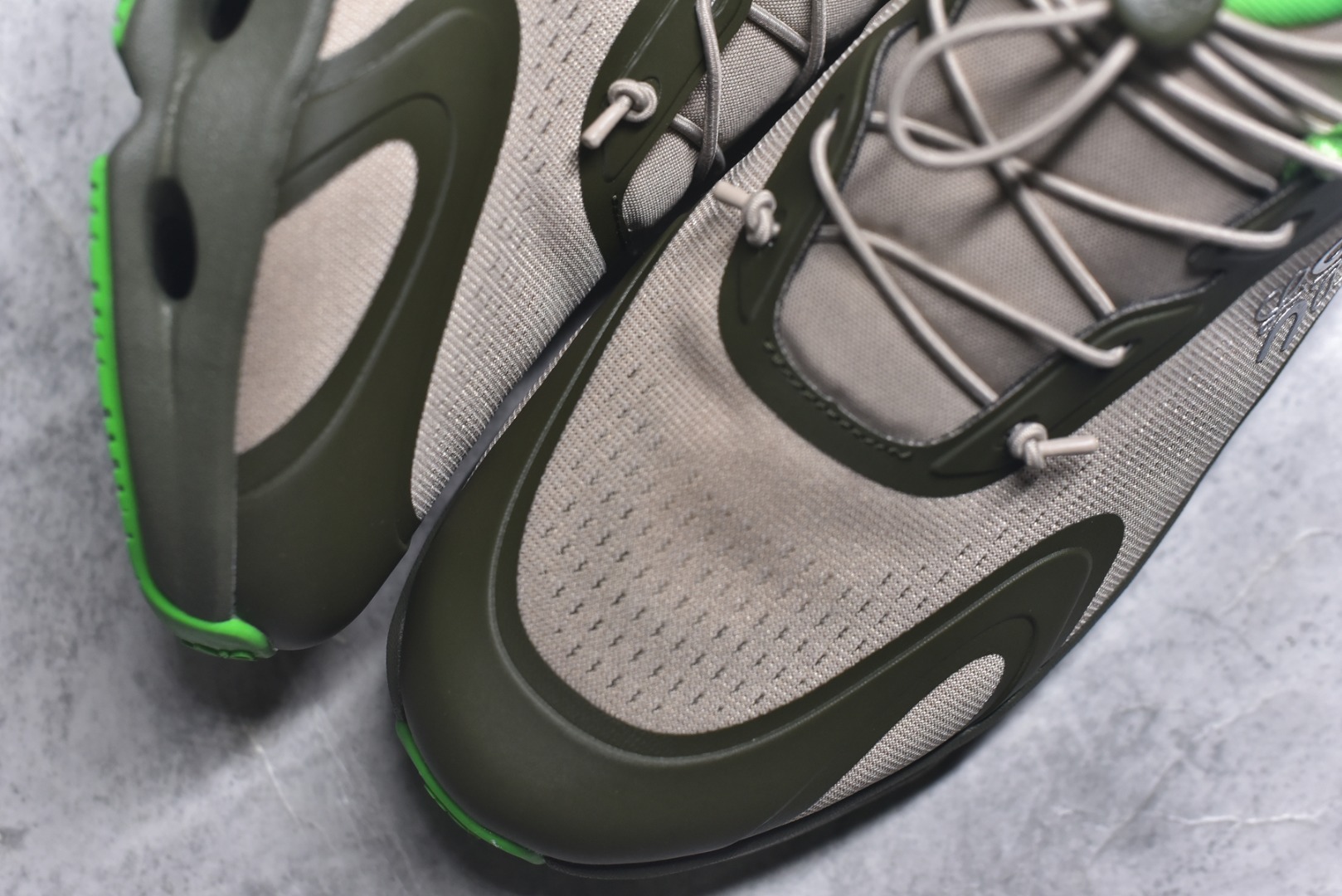 图片[8]-#LOEWE罗意威 x ON昂跑 联名款 Cloudsolo系列 •原鞋一致橡胶底 原版高弹MD 加爆米花料 •正确后跟小蛮腰 •Logo立体有光泽度 •正确鞋头饱满立体 •鞋舌TPU立体高频 •正确鞋面网布多层厚实材料 •后跟织带高频立体 织带上浆加硬 •正确鞋带头滴胶柔软 •正确鞋垫前薄后厚有弹性（欧奈斯材料，非普通海玻璃） 尺码：36 36.5 37 37.5 38 38.5 39 40 40.5 41 42 42.5 43 44 44.5 45 46（真半码）-选品中心