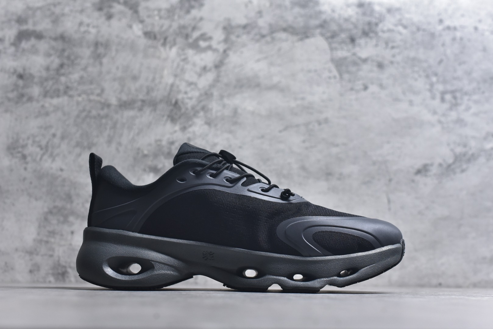 图片[3]-#LOEWE罗意威 x ON昂跑 联名款 Cloudsolo系列 •原鞋一致橡胶底 原版高弹MD 加爆米花料 •正确后跟小蛮腰 •Logo立体有光泽度 •正确鞋头饱满立体 •鞋舌TPU立体高频 •正确鞋面网布多层厚实材料 •后跟织带高频立体 织带上浆加硬 •正确鞋带头滴胶柔软 •正确鞋垫前薄后厚有弹性（欧奈斯材料，非普通海玻璃） 尺码：36 36.5 37 37.5 38 38.5 39 40 40.5 41 42 42.5 43 44 44.5 45 46（真半码）-选品中心