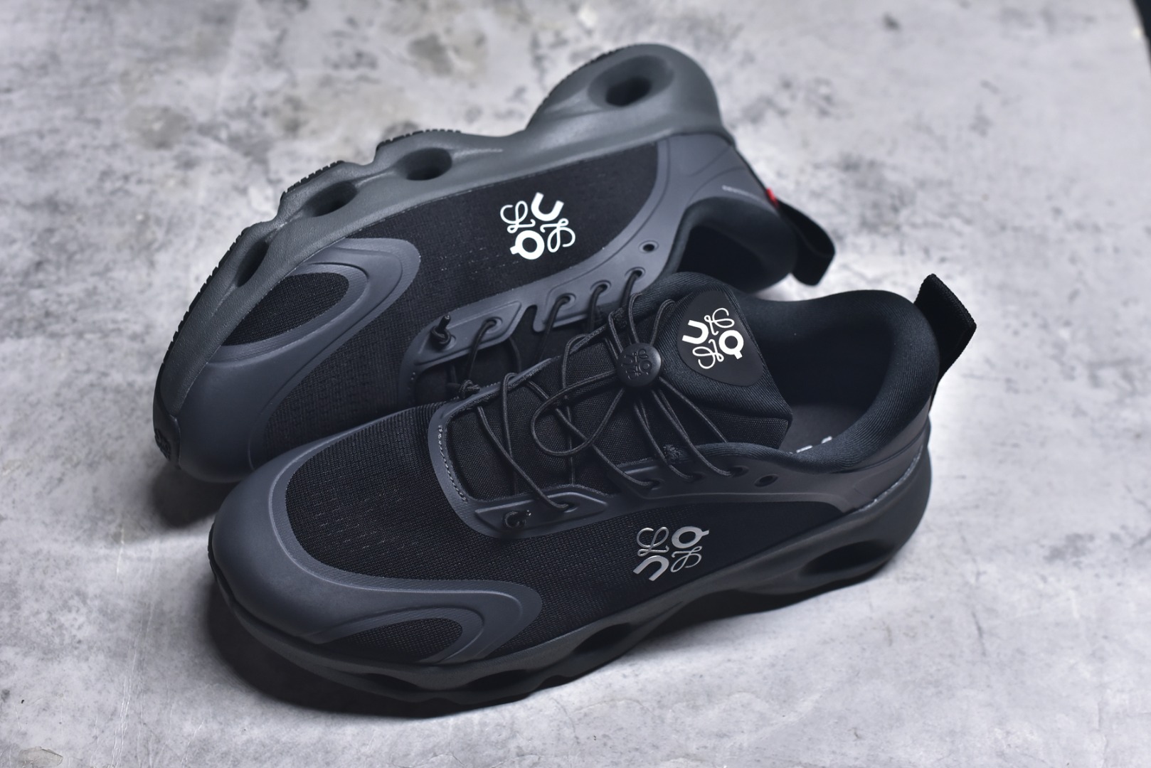 图片[7]-#LOEWE罗意威 x ON昂跑 联名款 Cloudsolo系列 •原鞋一致橡胶底 原版高弹MD 加爆米花料 •正确后跟小蛮腰 •Logo立体有光泽度 •正确鞋头饱满立体 •鞋舌TPU立体高频 •正确鞋面网布多层厚实材料 •后跟织带高频立体 织带上浆加硬 •正确鞋带头滴胶柔软 •正确鞋垫前薄后厚有弹性（欧奈斯材料，非普通海玻璃） 尺码：36 36.5 37 37.5 38 38.5 39 40 40.5 41 42 42.5 43 44 44.5 45 46（真半码）-选品中心