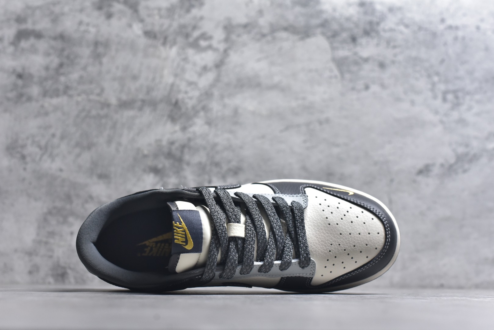 图片[4]-#Nike SB Dunk Low 马年限定 玄铁骏马 高端定制 低帮休闲滑板鞋 #定制鞋盒 大厂纯原品质出货 超高清洁度 皮料切割干净无任何毛边 细节完美 货号：HG0026-012 尺码：36 36.5 37.5 38 38.5 39 40 40.5 41 42 42.5 43 44 44.5 45-选品中心