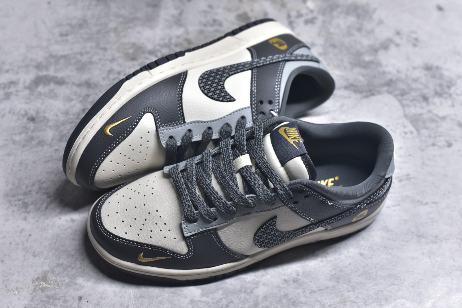 图片[7]-#Nike SB Dunk Low 马年限定 玄铁骏马 高端定制 低帮休闲滑板鞋 #定制鞋盒 大厂纯原品质出货 超高清洁度 皮料切割干净无任何毛边 细节完美 货号：HG0026-012 尺码：36 36.5 37.5 38 38.5 39 40 40.5 41 42 42.5 43 44 44.5 45-选品中心